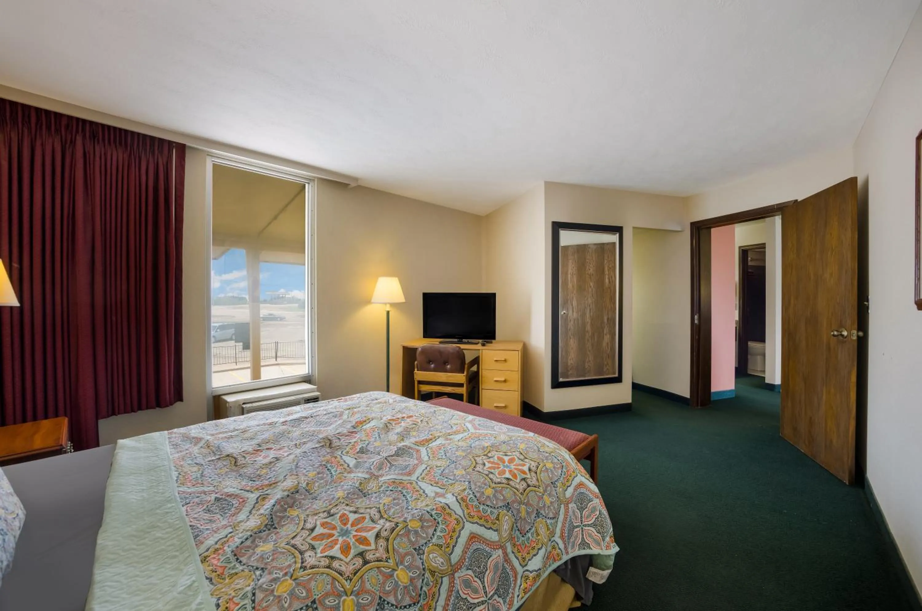 Bed in Travelodge by Wyndham Oakley