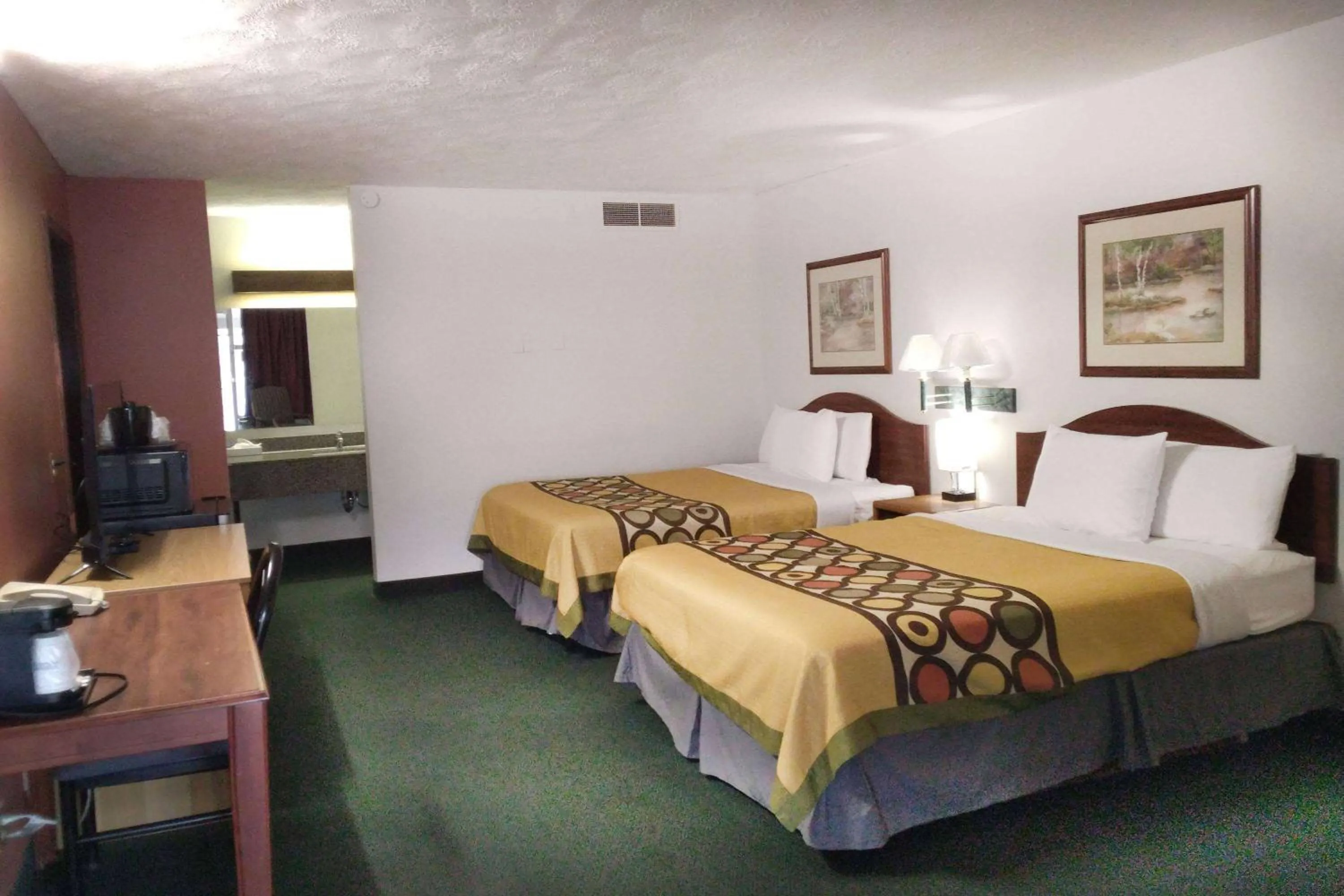 Photo of the whole room, Bed in Travelodge by Wyndham Oakley