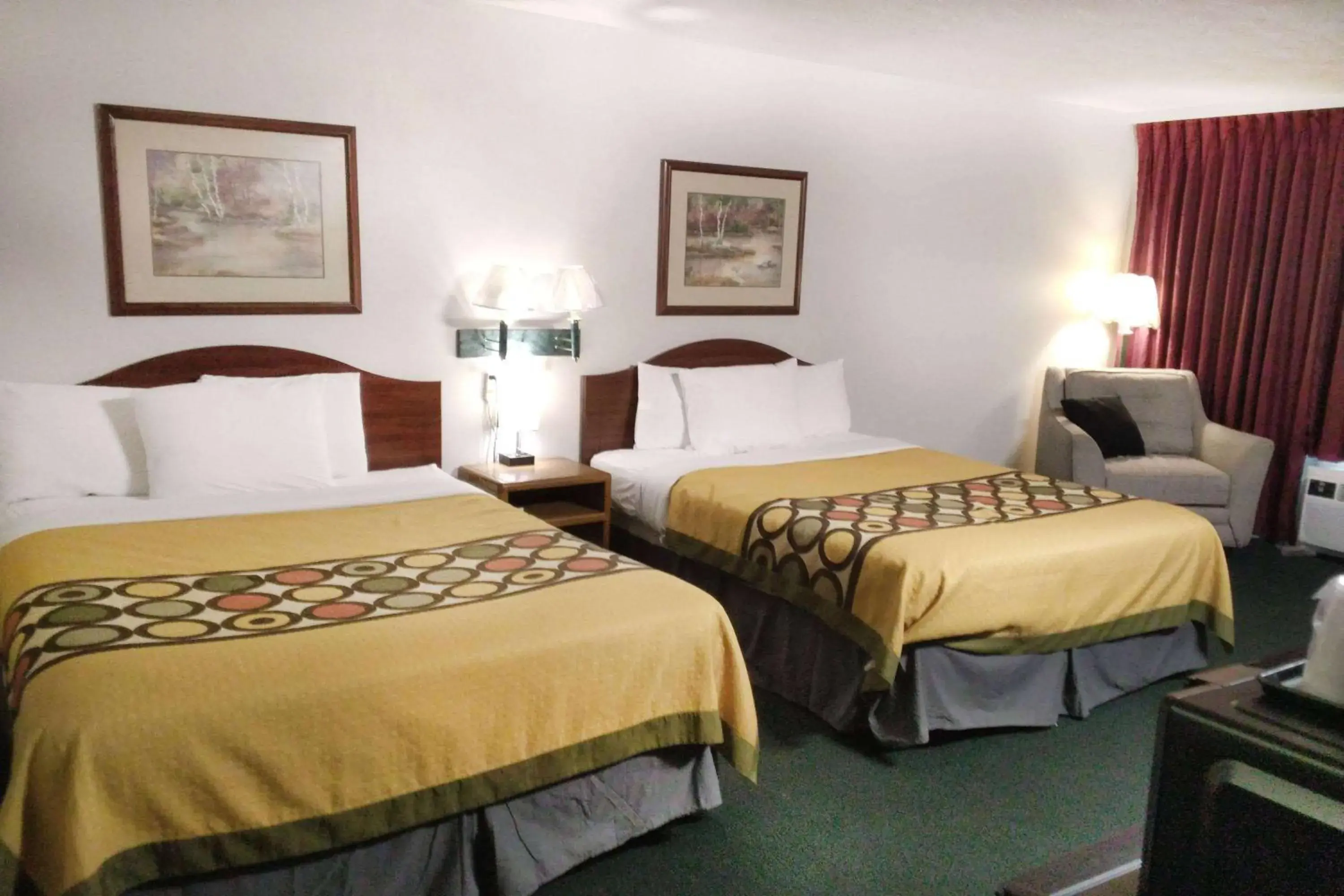 Photo of the whole room, Bed in Travelodge by Wyndham Oakley Photo of the whole room, Bed in Travelodge by Wyndham Oakley
