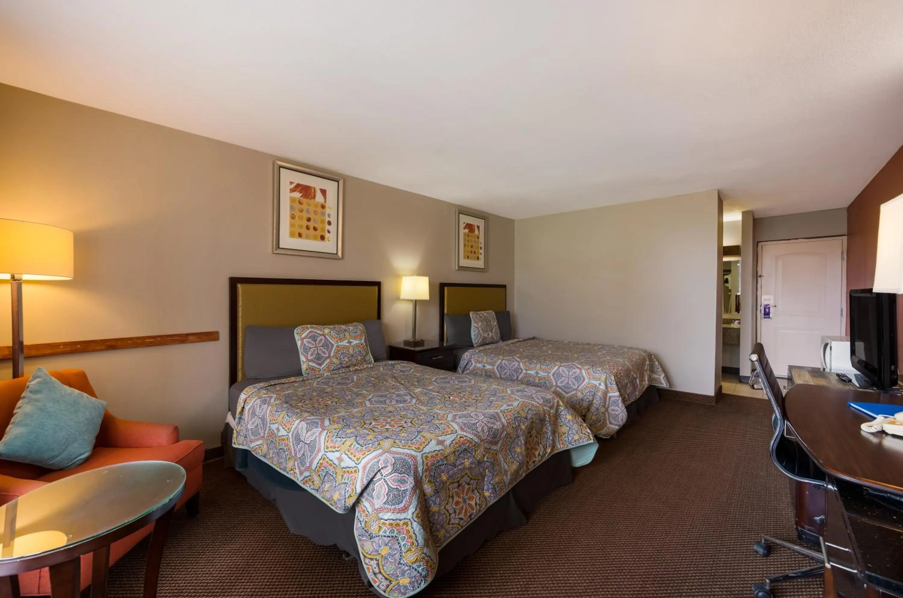 Bed in Travelodge by Wyndham Oakley