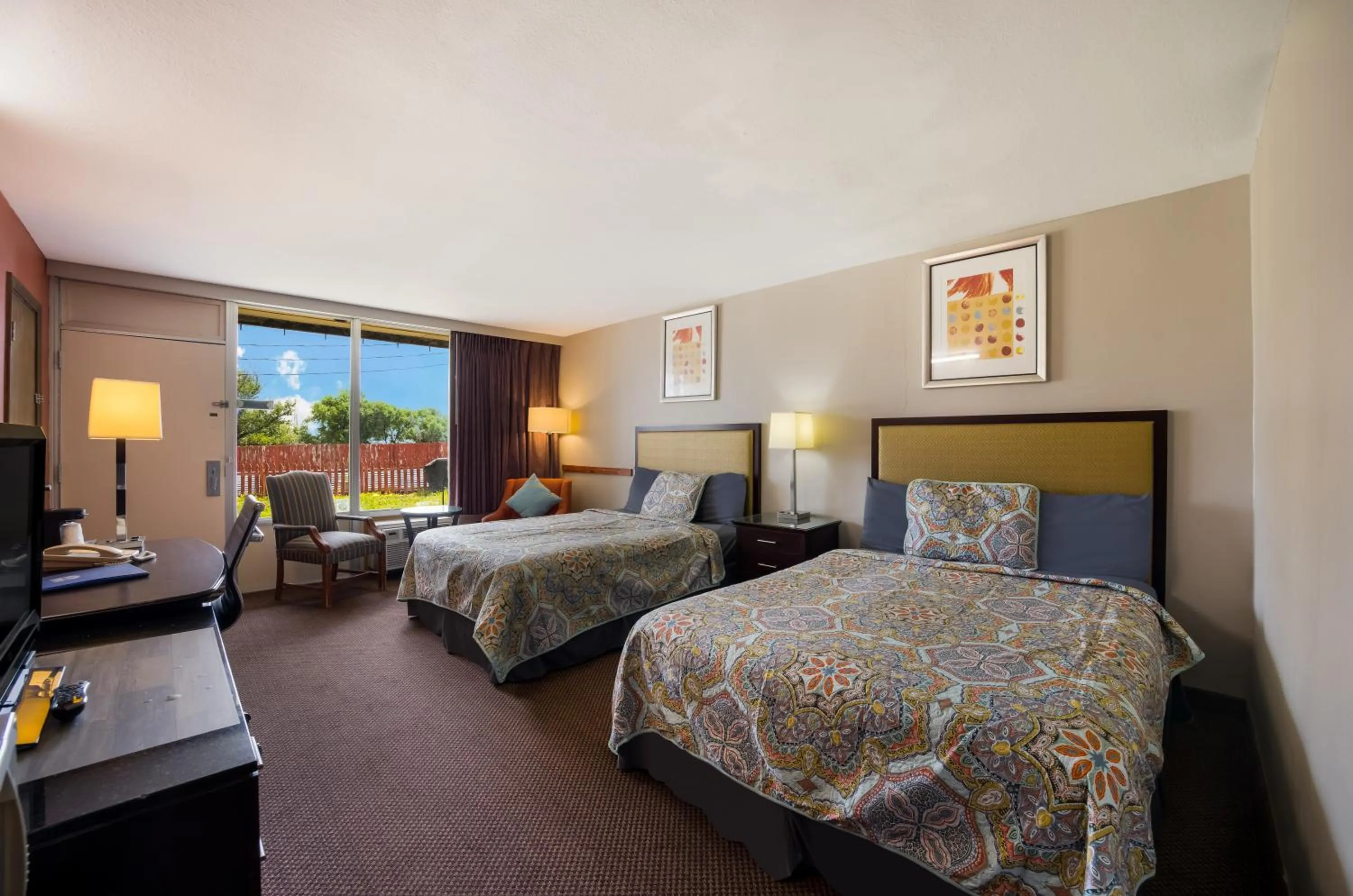 Bed in Travelodge by Wyndham Oakley