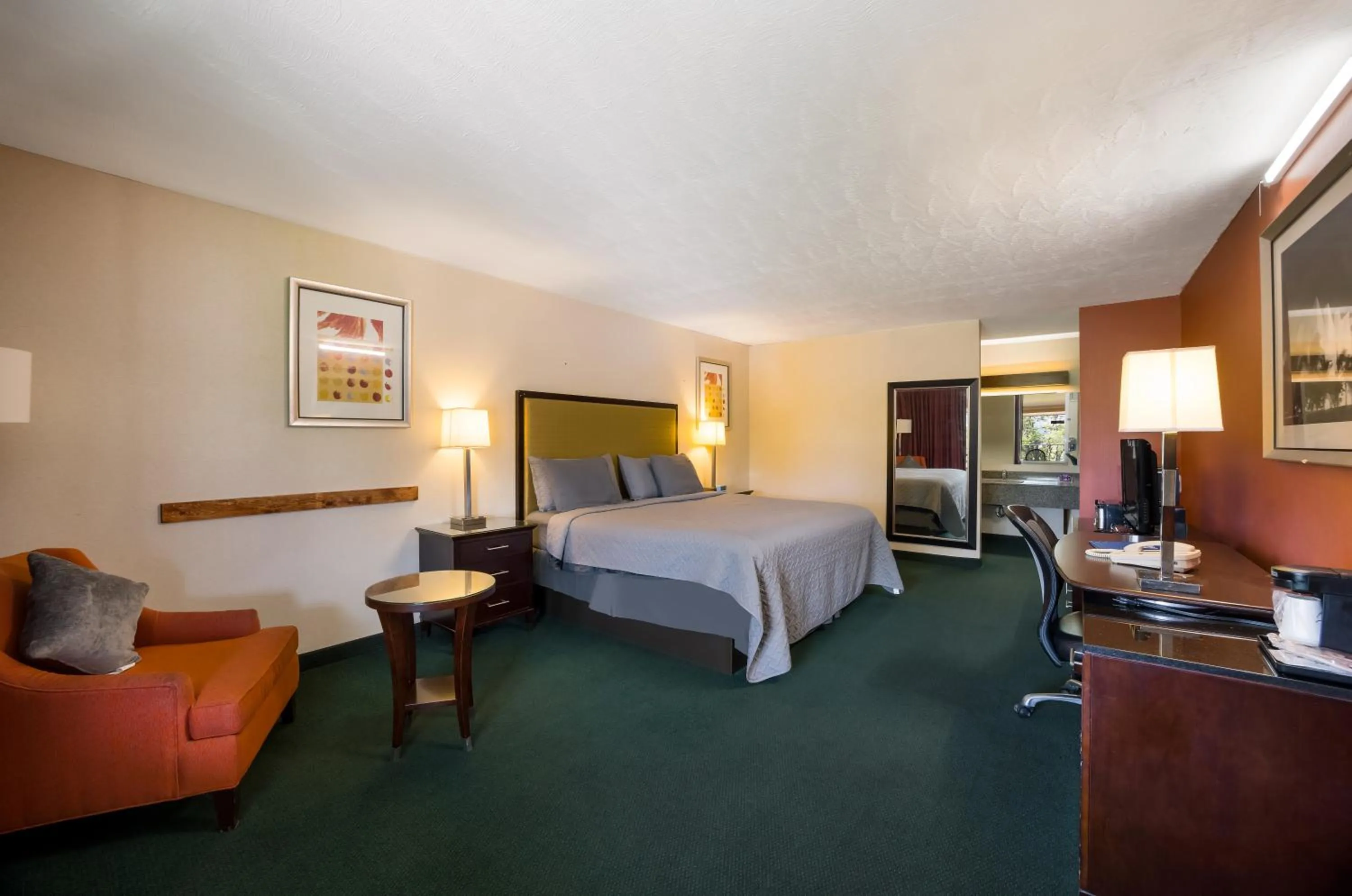 Bed in Travelodge by Wyndham Oakley