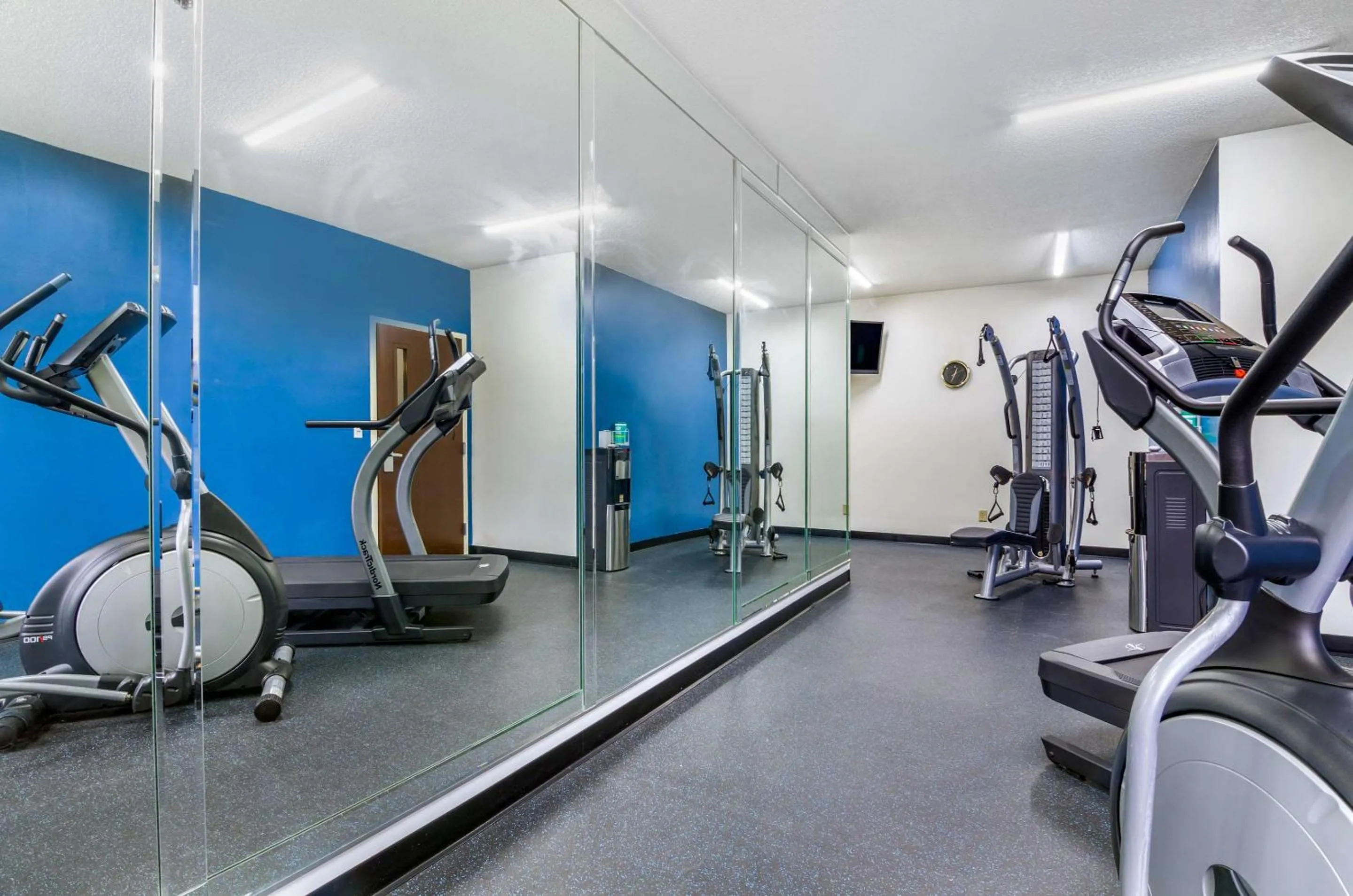 Fitness centre/facilities in Comfort Inn Ottawa