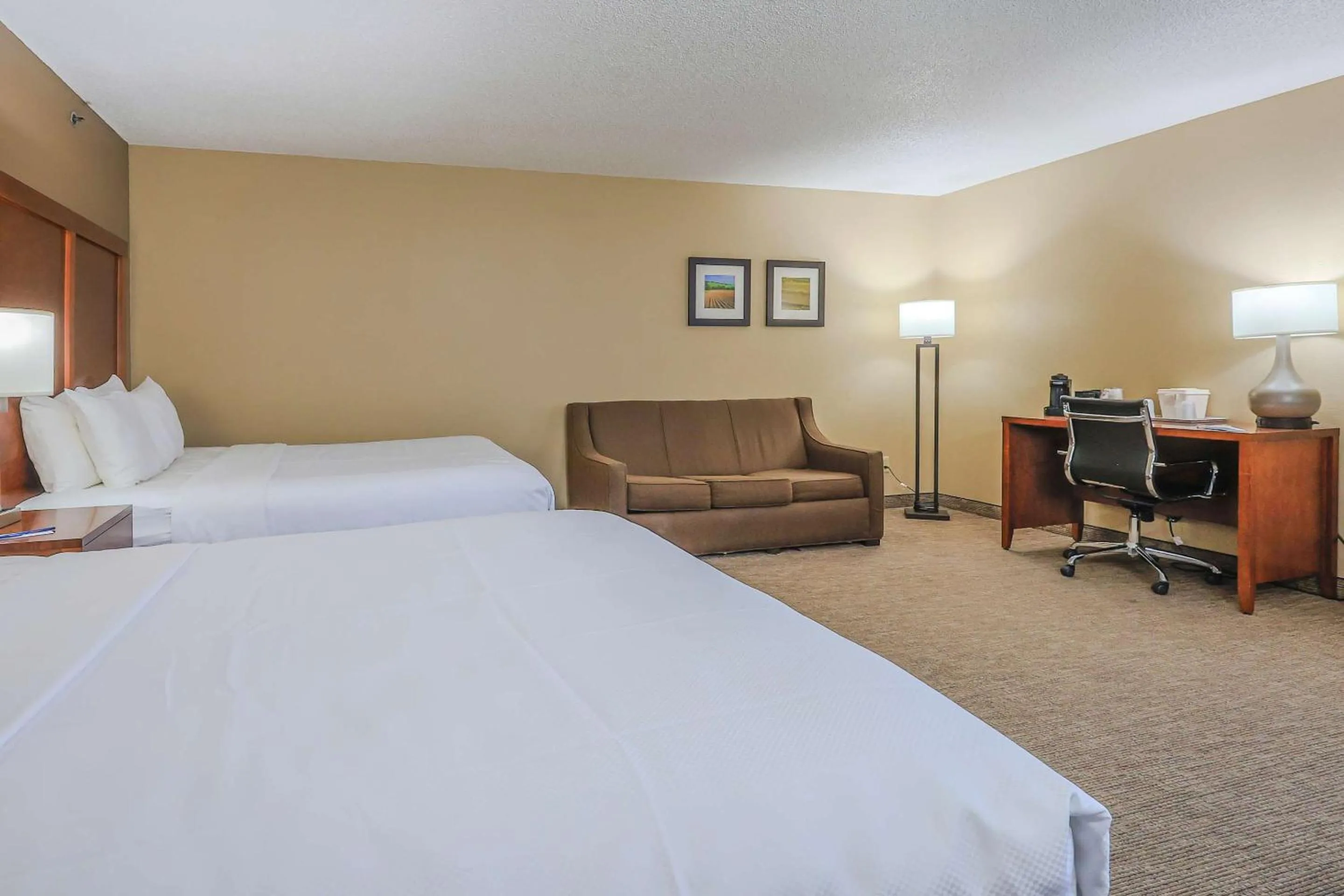 Bedroom, Bed in Comfort Inn Ottawa