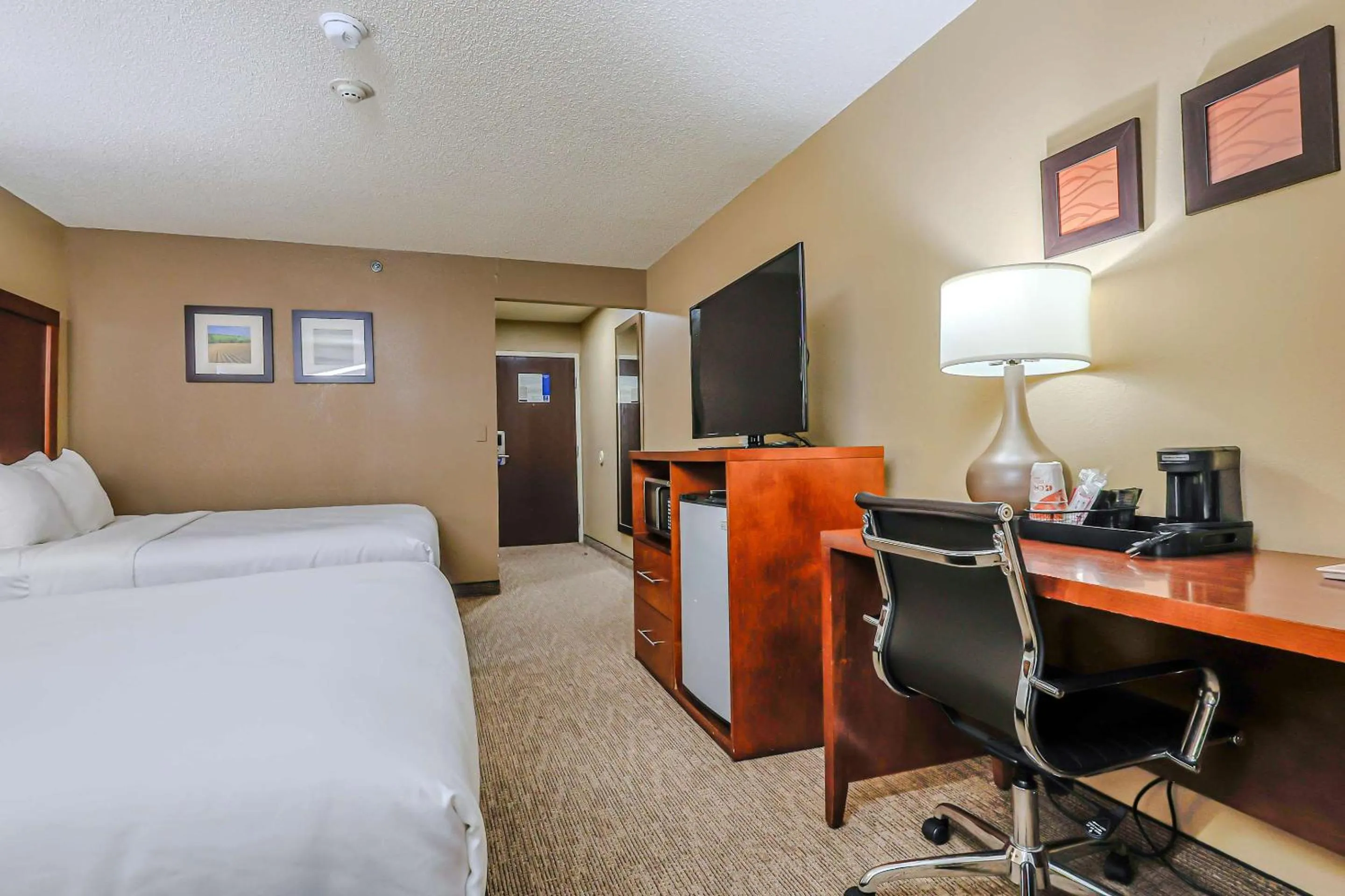 Bedroom, Bed in Comfort Inn Ottawa