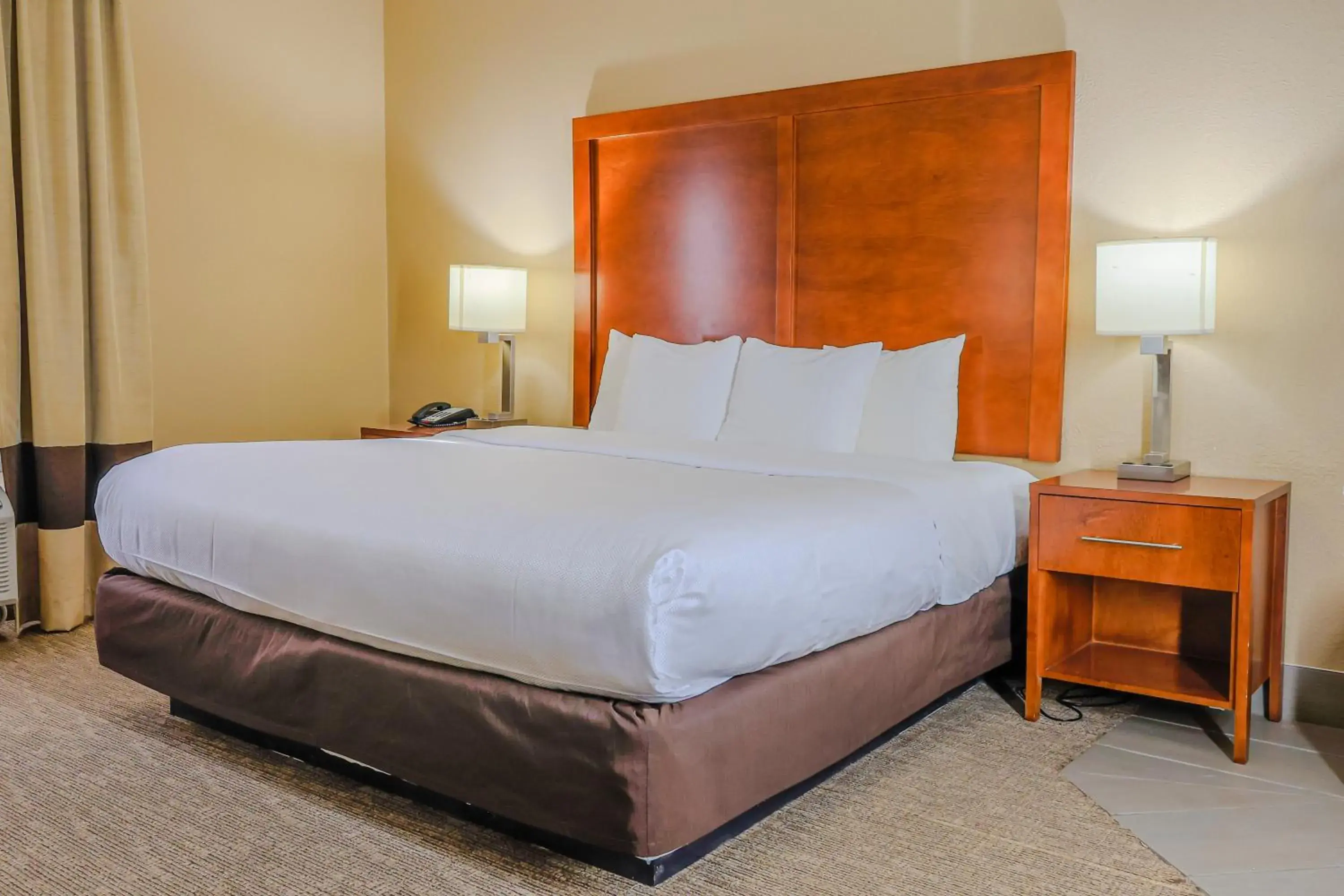 Bed in Comfort Inn Ottawa Bed in Comfort Inn Ottawa