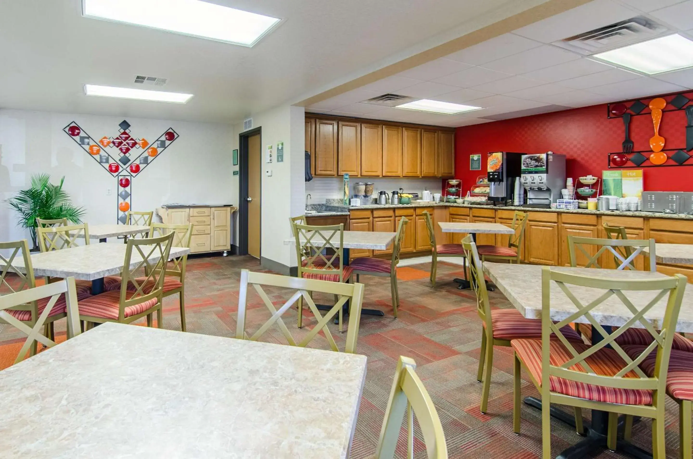 Breakfast in Quality Inn Junction City near Fort Riley Breakfast in Quality Inn Junction City near Fort Riley