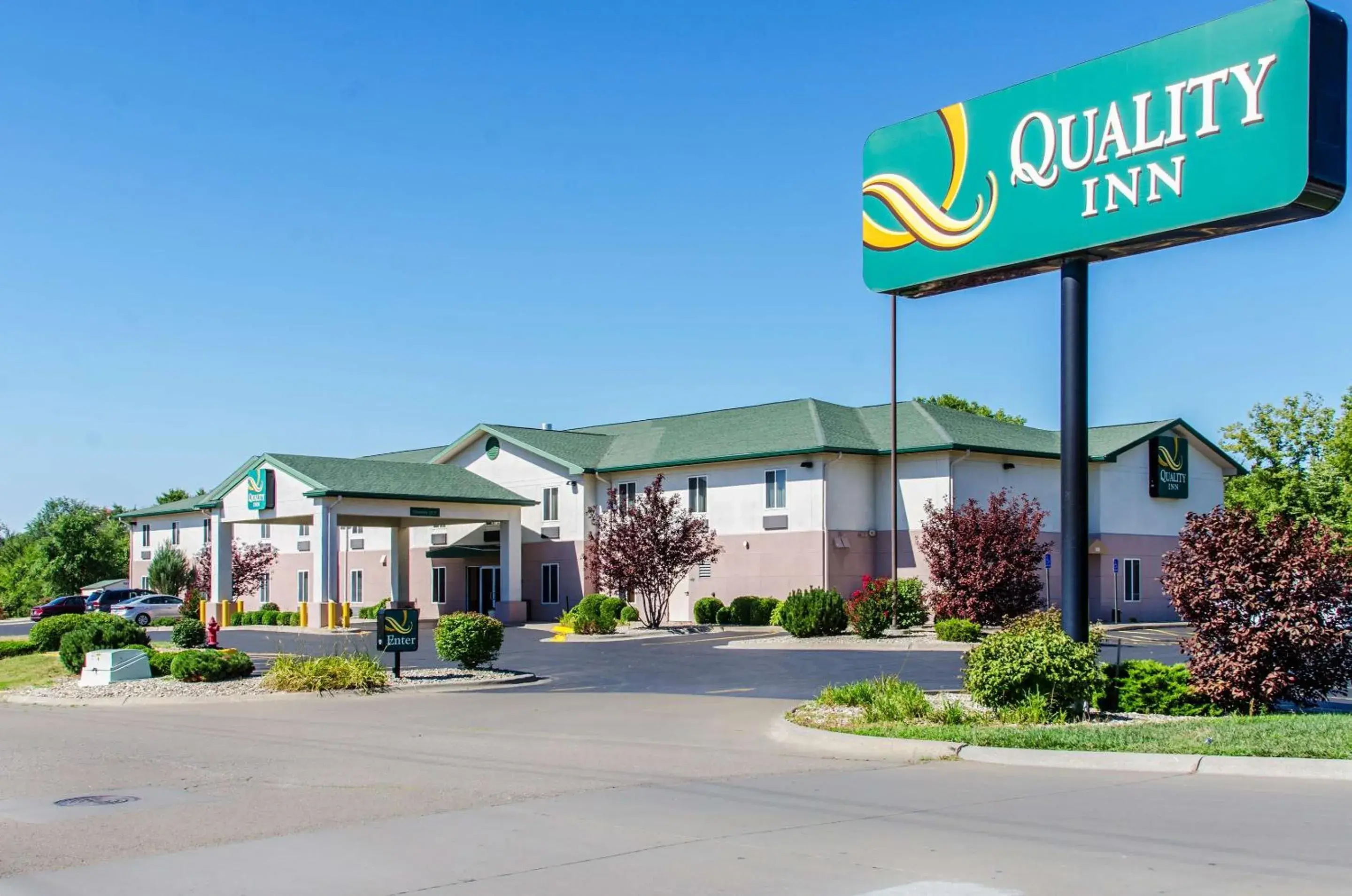 Property building in Quality Inn Junction City near Fort Riley Property building in Quality Inn Junction City near Fort Riley