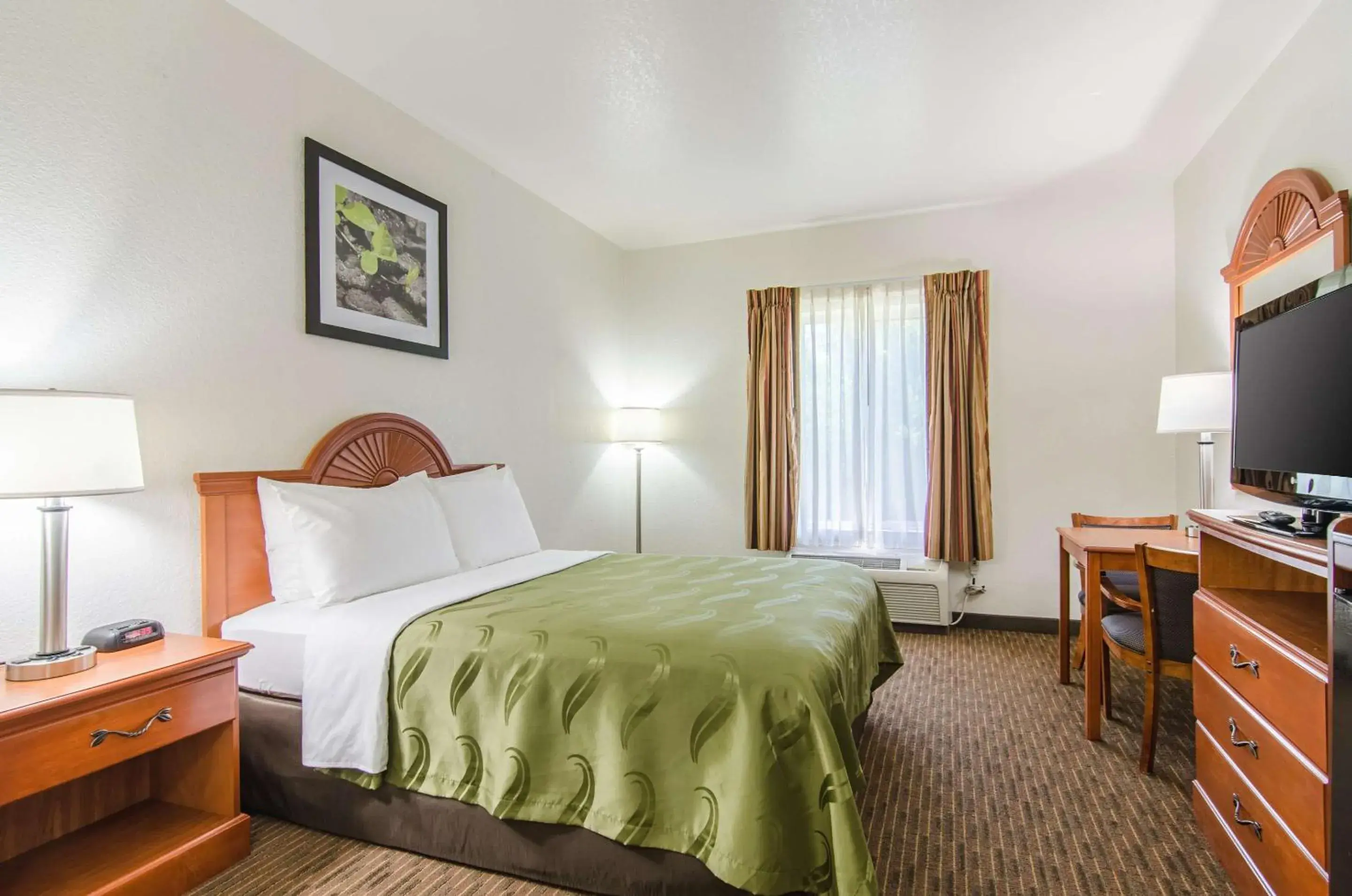 Bedroom, Bed in Quality Inn Junction City near Fort Riley Bedroom, Bed in Quality Inn Junction City near Fort Riley