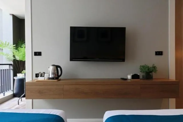 TV and multimedia in B Stay Hotel