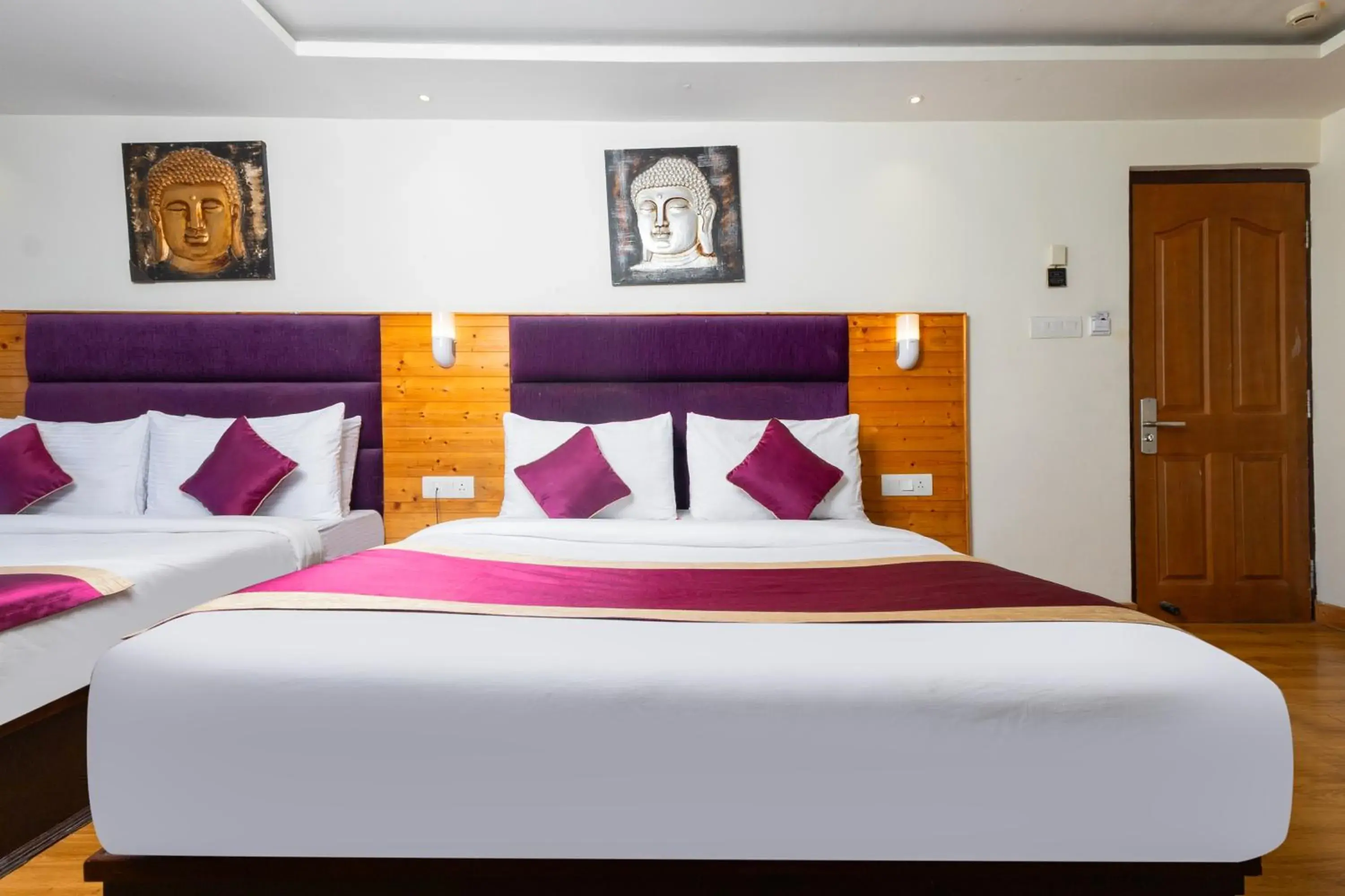 Bed in Sumitel Hotel 500 meters from Mall Road Bed in Sumitel Hotel 500 meters from Mall Road