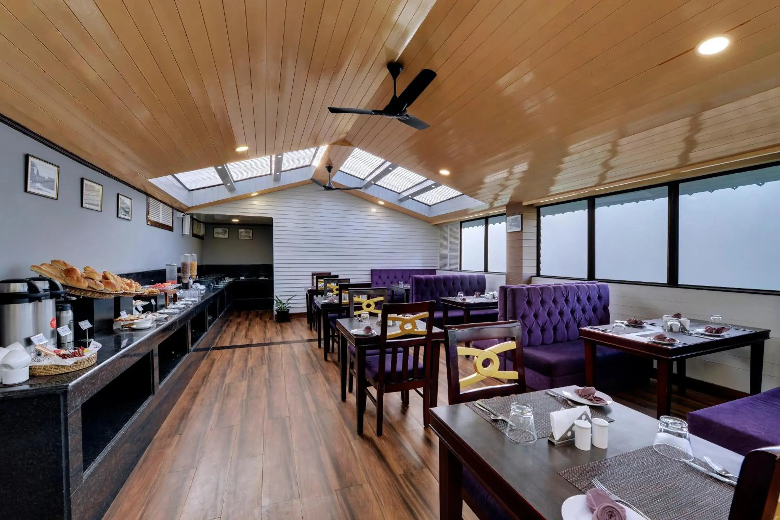 Restaurant/places to eat in Sumitel Hotel 500 meters from Mall Road Restaurant/places to eat in Sumitel Hotel 500 meters from Mall Road
