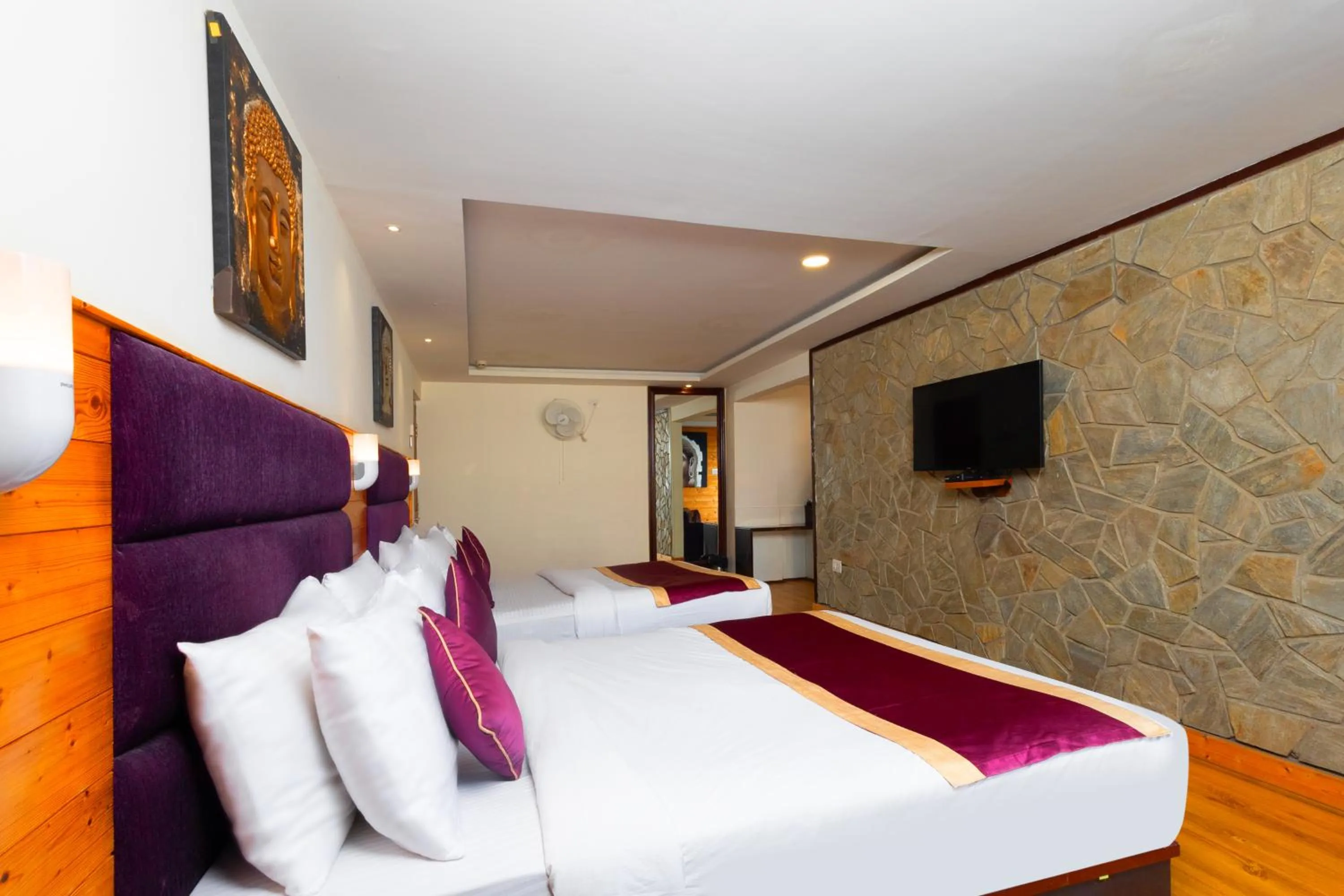 Bed in Sumitel Hotel 500 meters from Mall Road