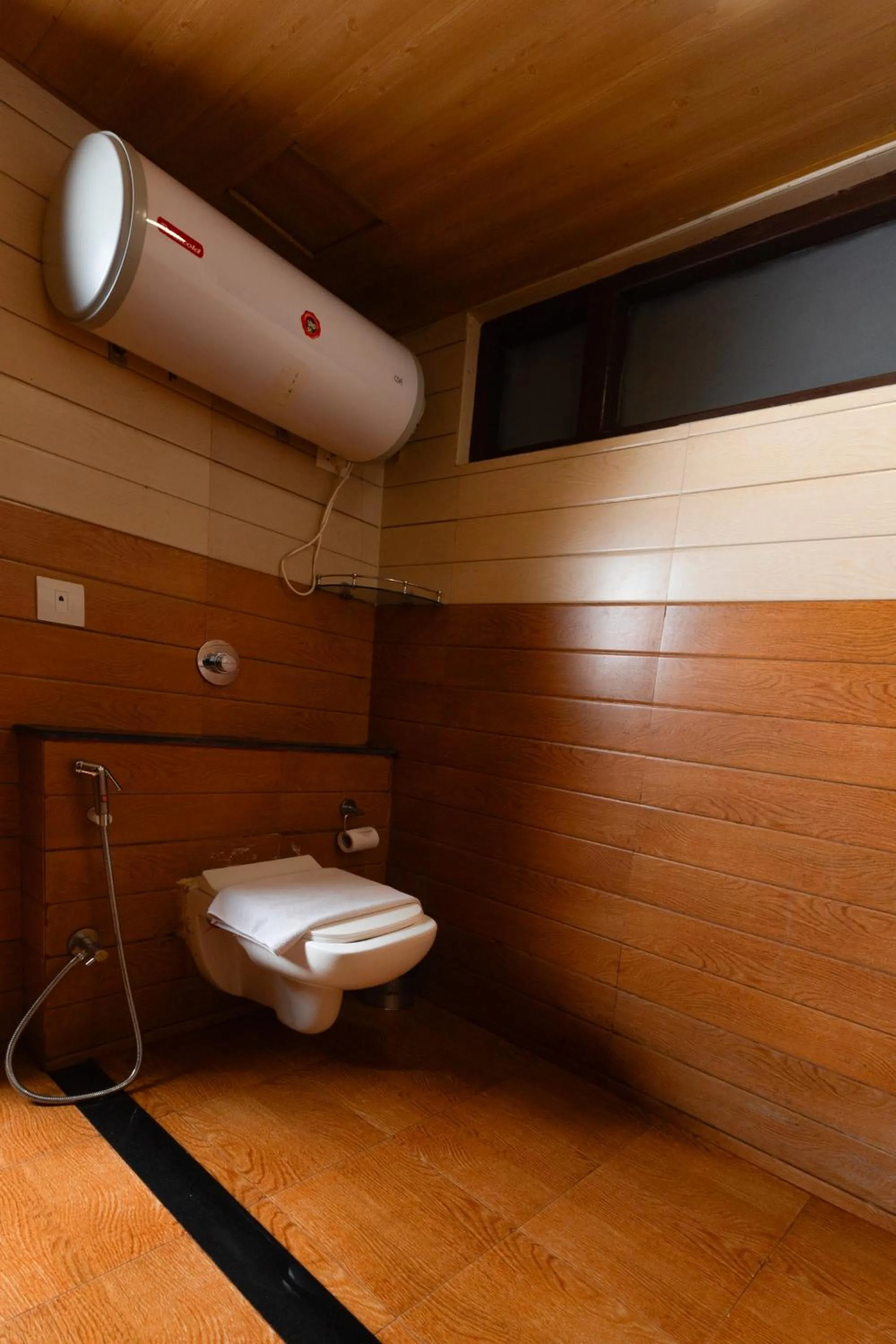 Bathroom in Sumitel Hotel 500 meters from Mall Road