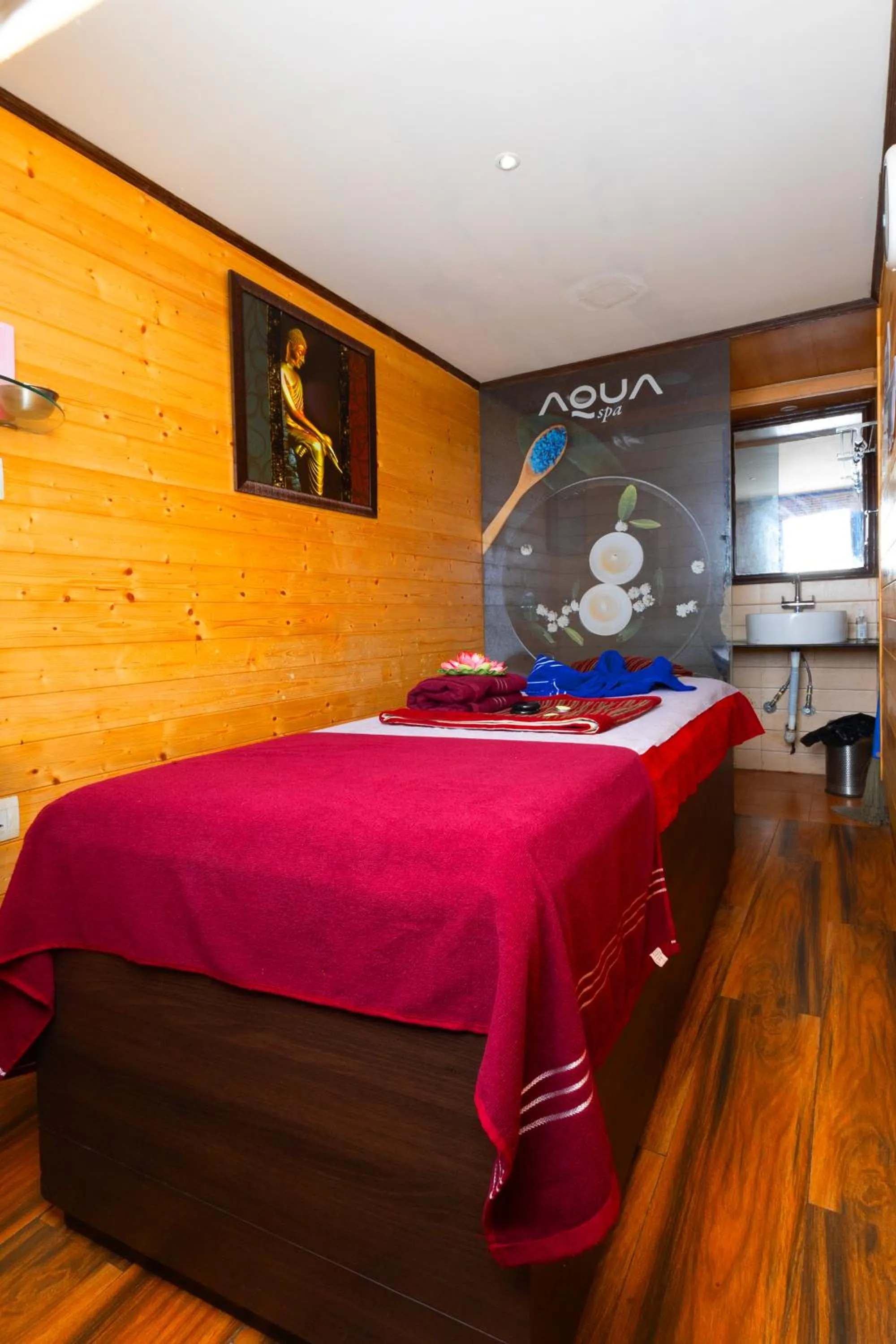 Spa and wellness centre/facilities, Bed in Sumitel Hotel 500 meters from Mall Road