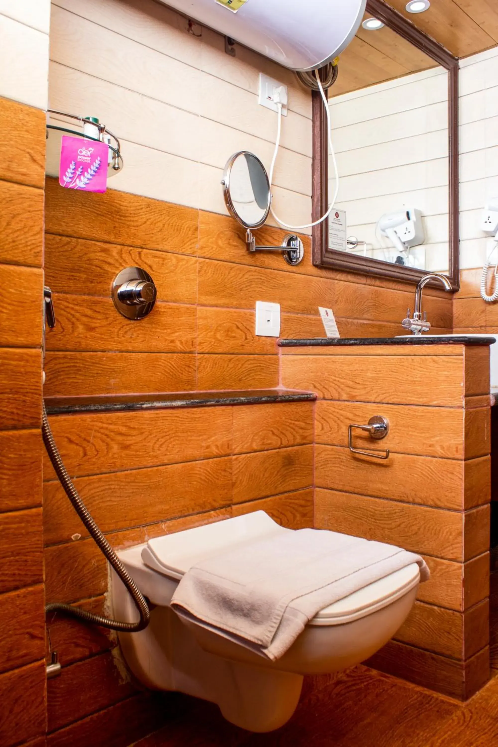 Bathroom in Sumitel Hotel 500 meters from Mall Road Bathroom in Sumitel Hotel 500 meters from Mall Road