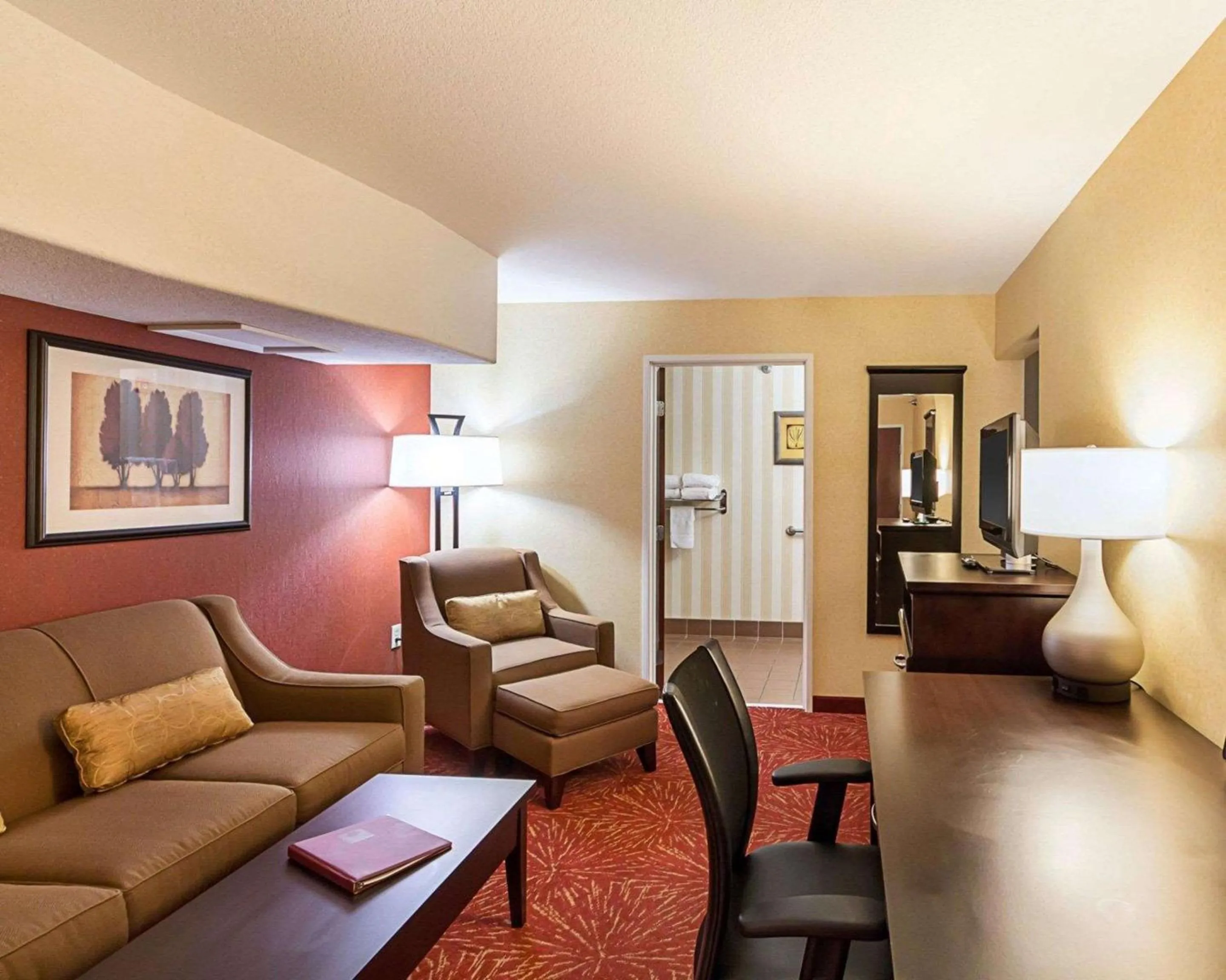 Bedroom in Comfort Suites Airport