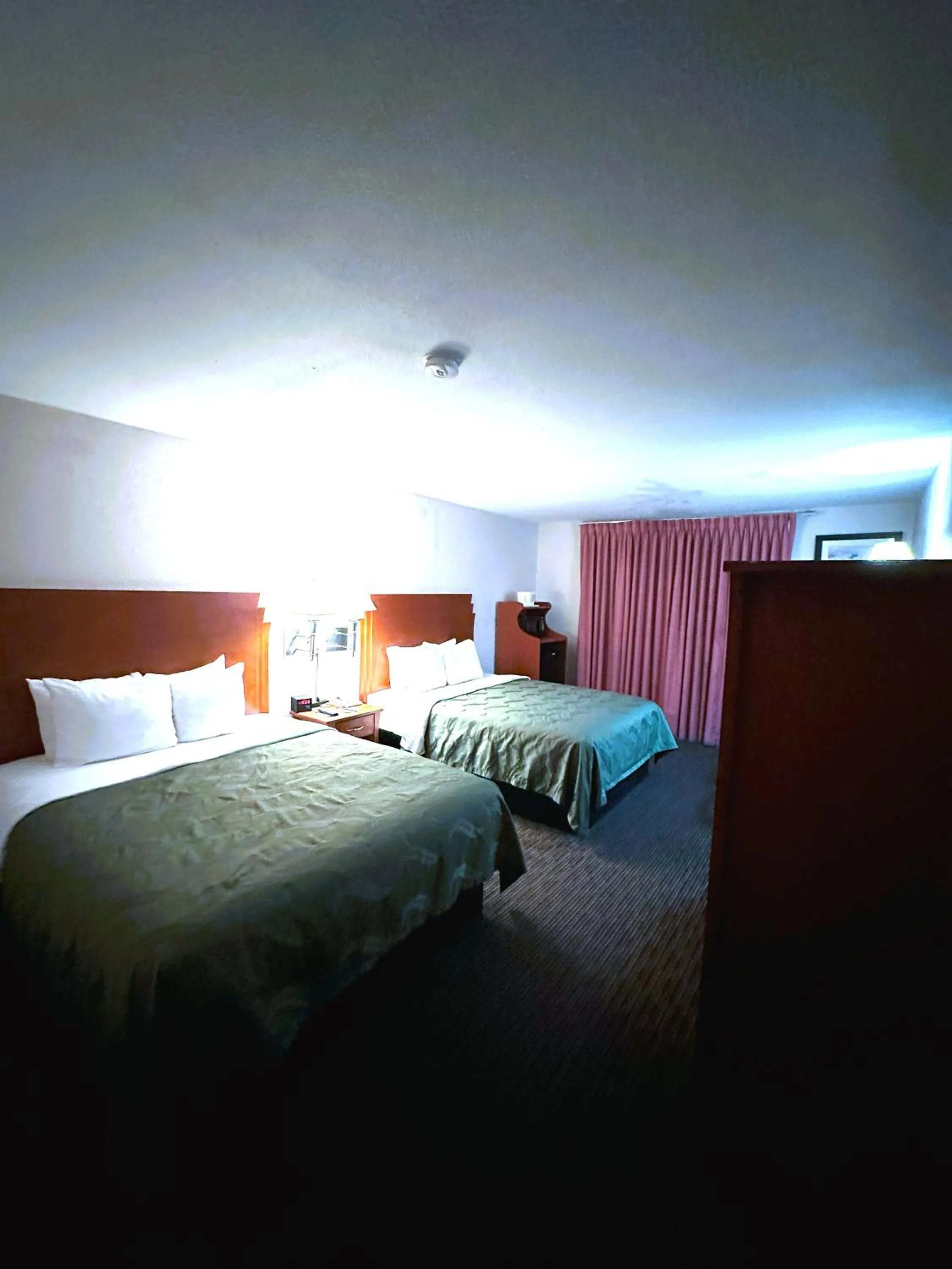 Bed in Quality Inn & Suites Salina West