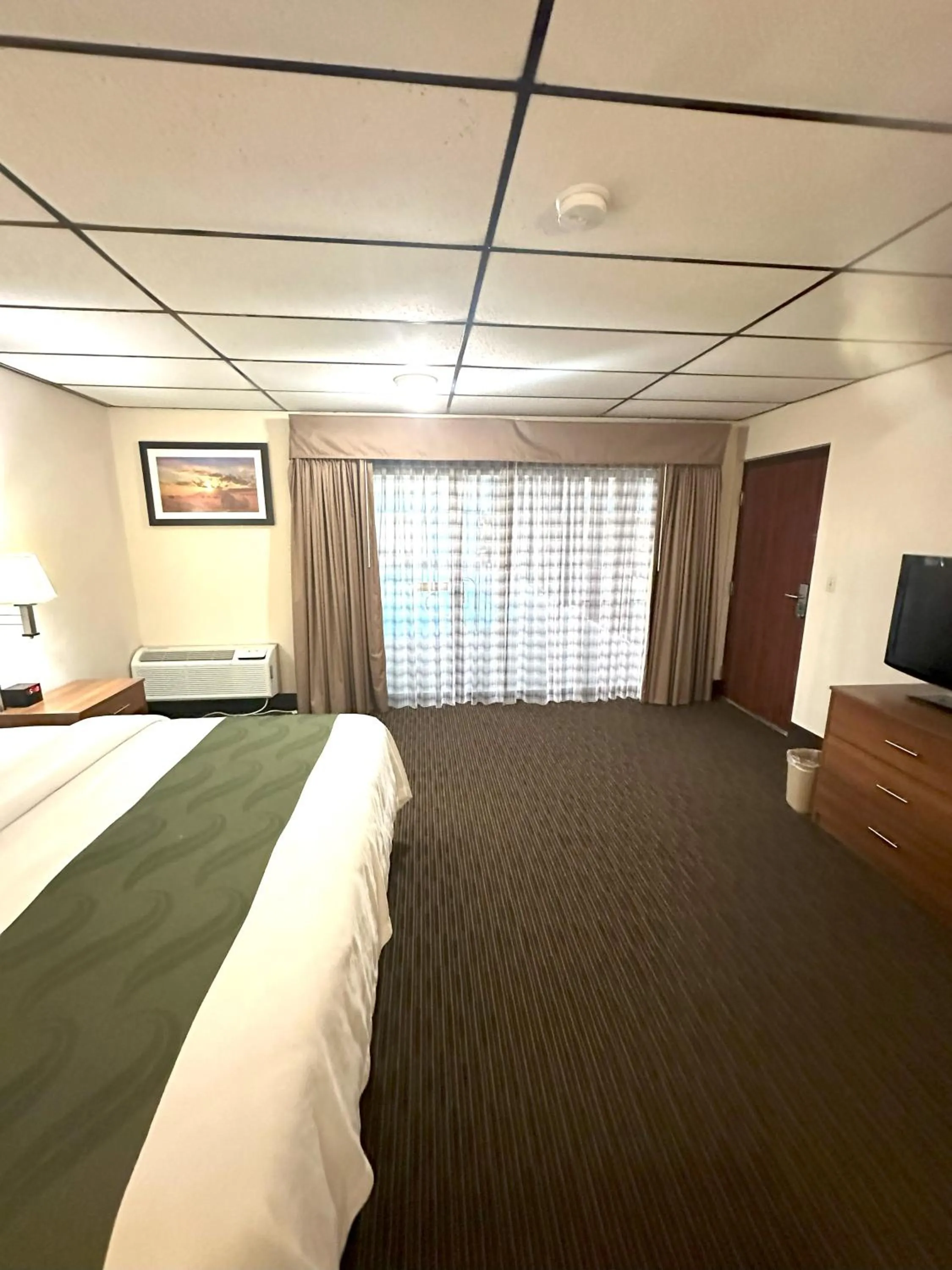 Bedroom in Quality Inn & Suites Salina West