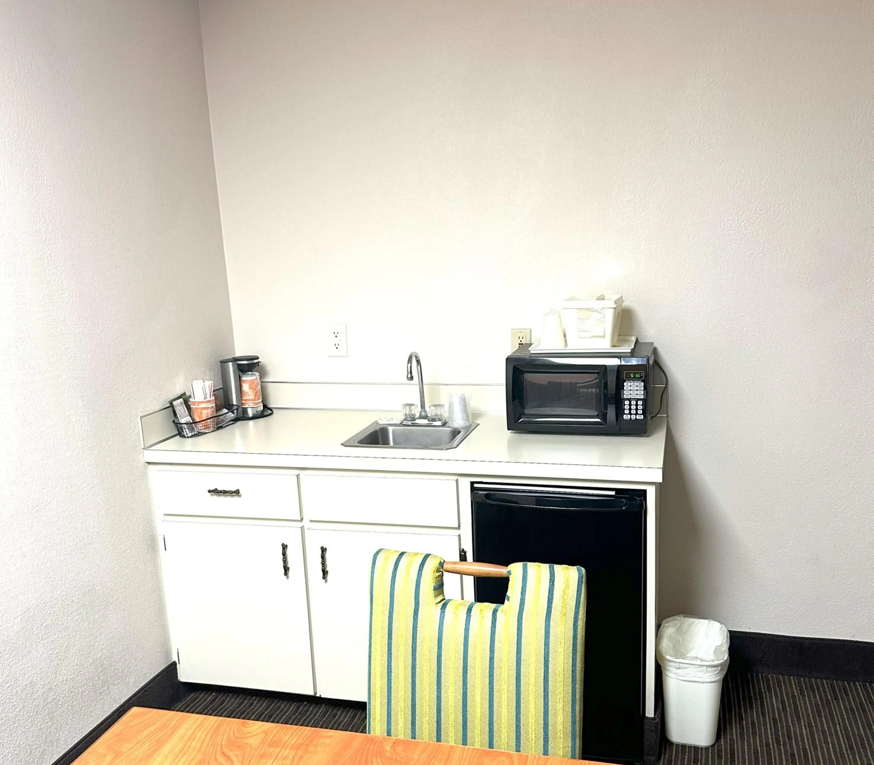 Dining area in Quality Inn & Suites Salina West