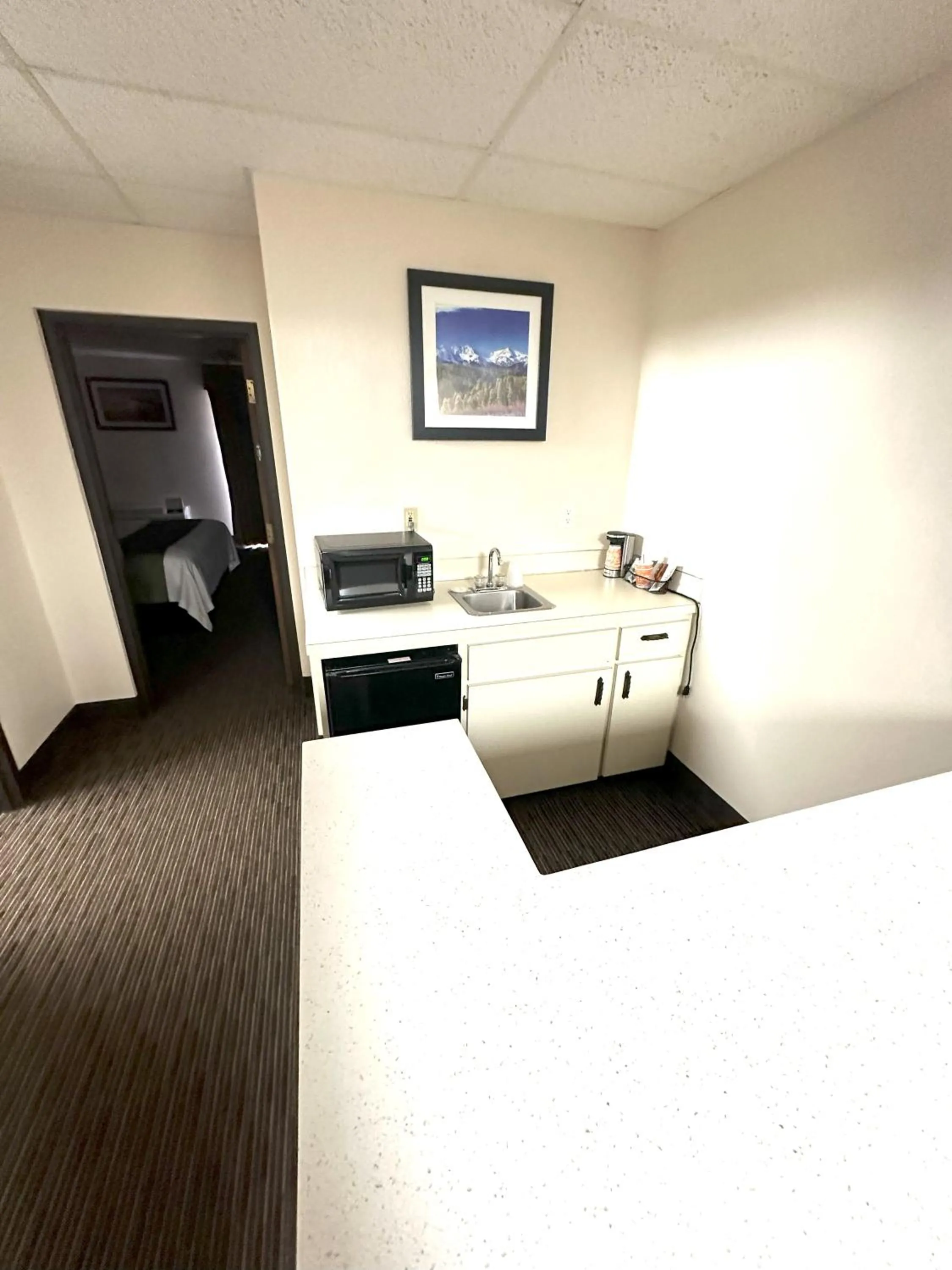 minibar in Quality Inn & Suites Salina West