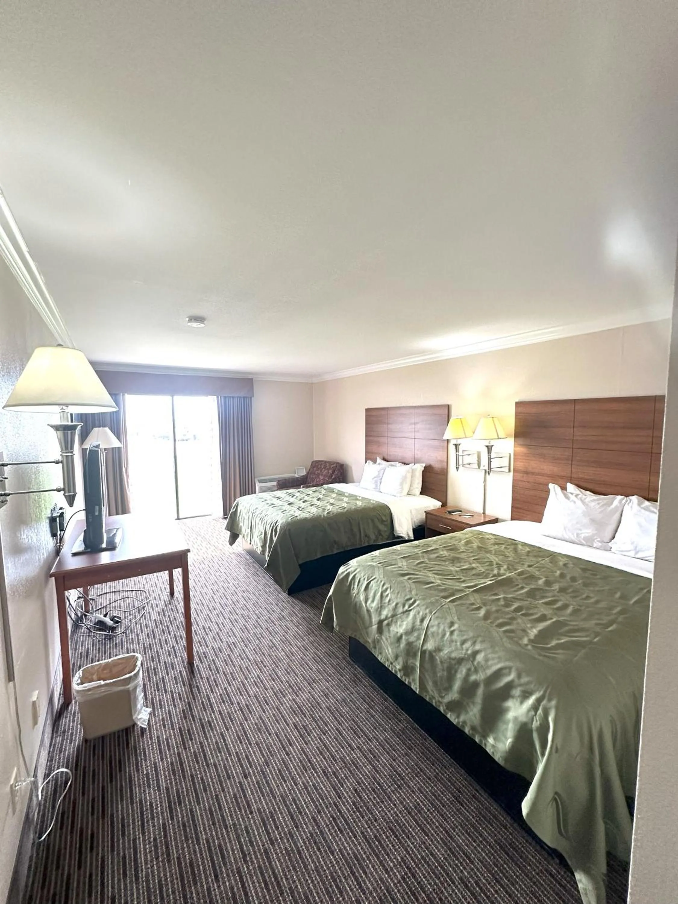 Bed in Quality Inn & Suites Salina West