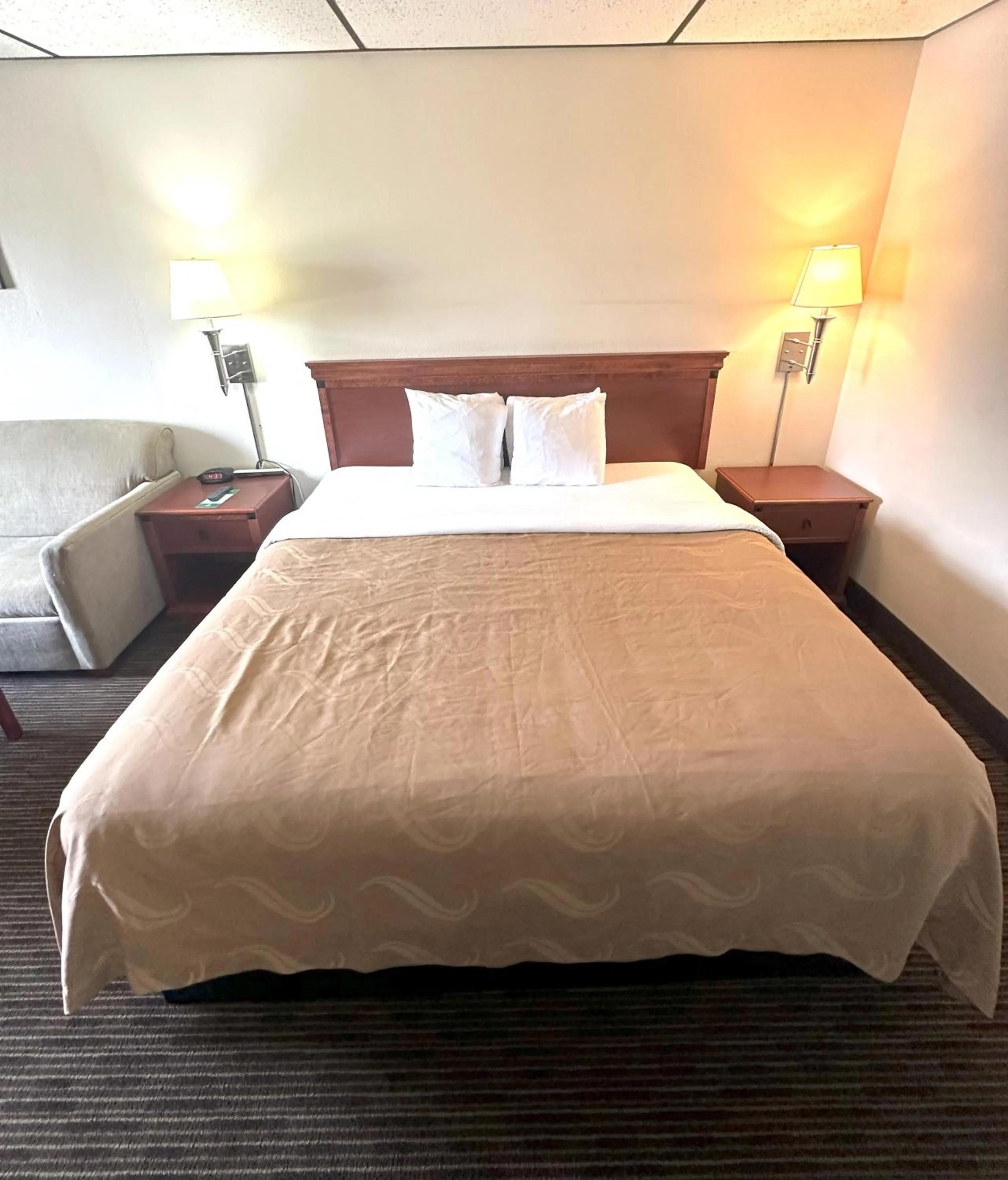 Bed in Quality Inn & Suites Salina West