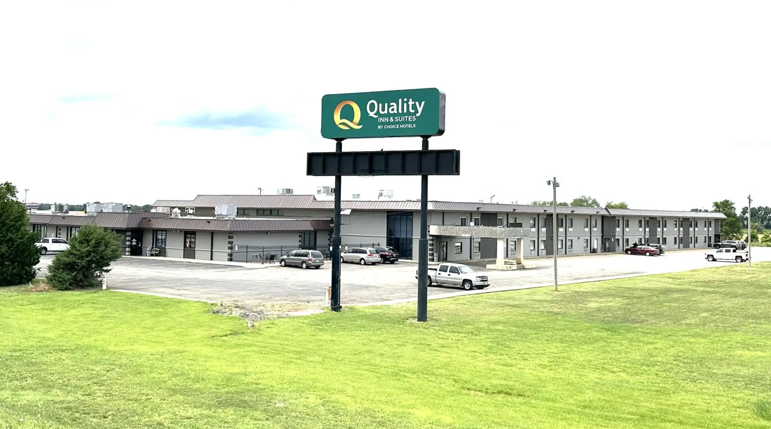 Property building in Quality Inn & Suites Salina West Property building in Quality Inn & Suites Salina West