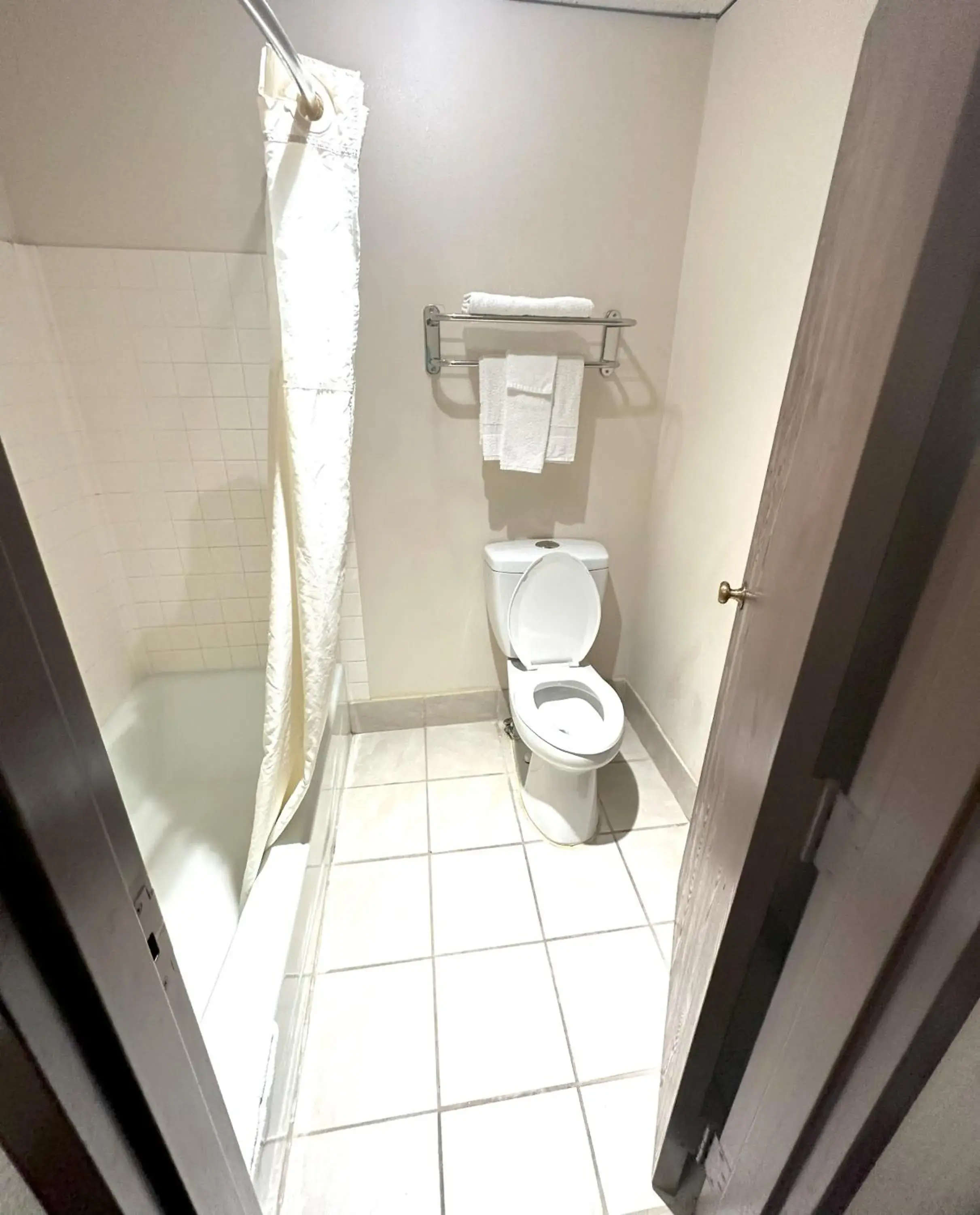 Bathroom in Quality Inn & Suites Salina West Bathroom in Quality Inn & Suites Salina West