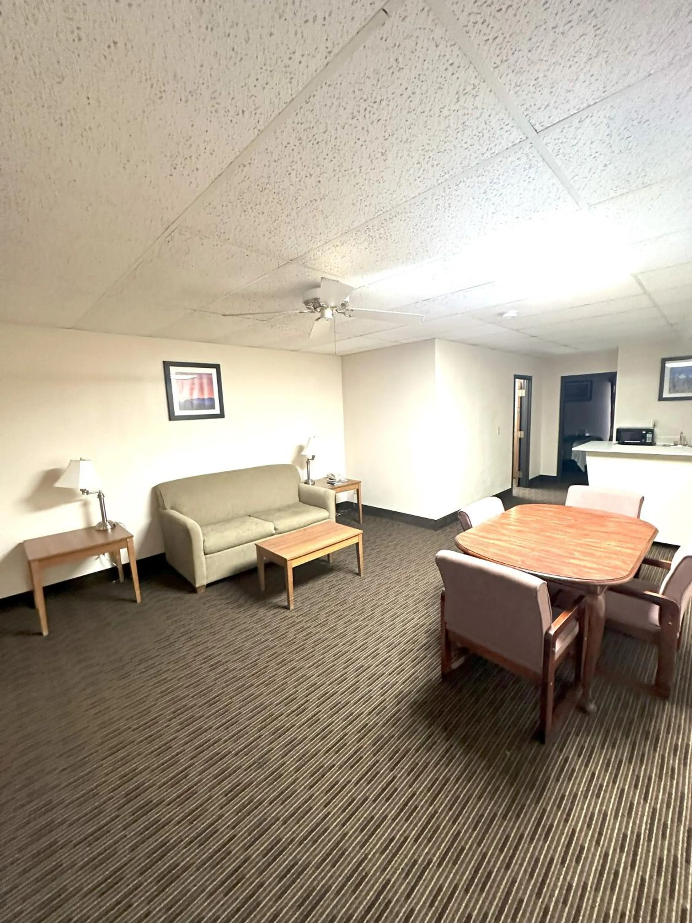 Living room in Quality Inn & Suites Salina West