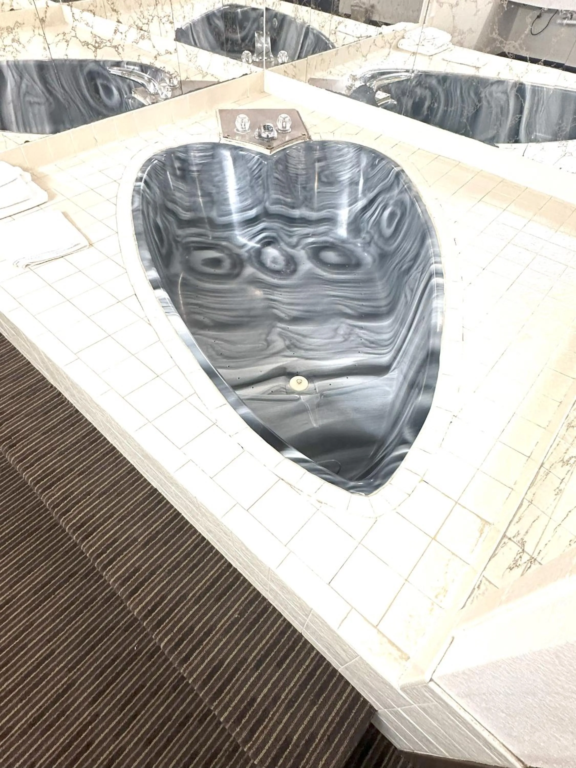 Hot Tub in Quality Inn & Suites Salina West