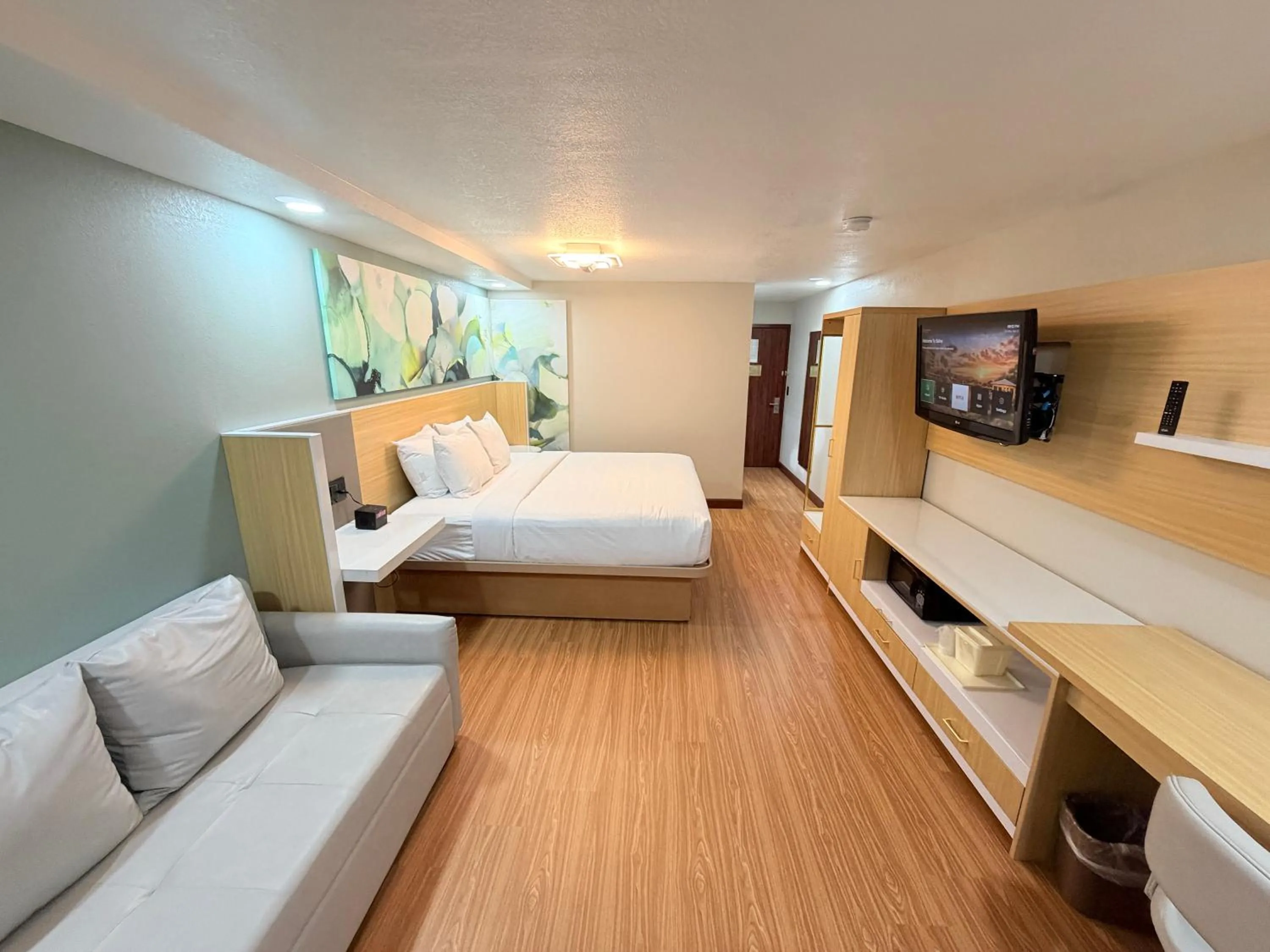 Bedroom, Bed in Wyndham Garden Salina Conference Center