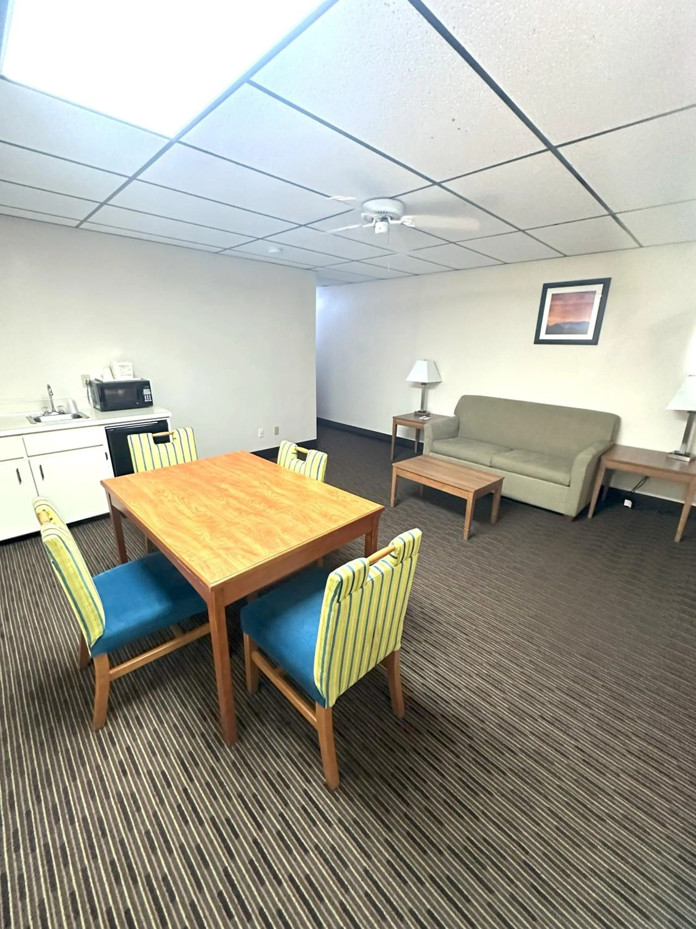 Living room in Quality Inn & Suites Salina West