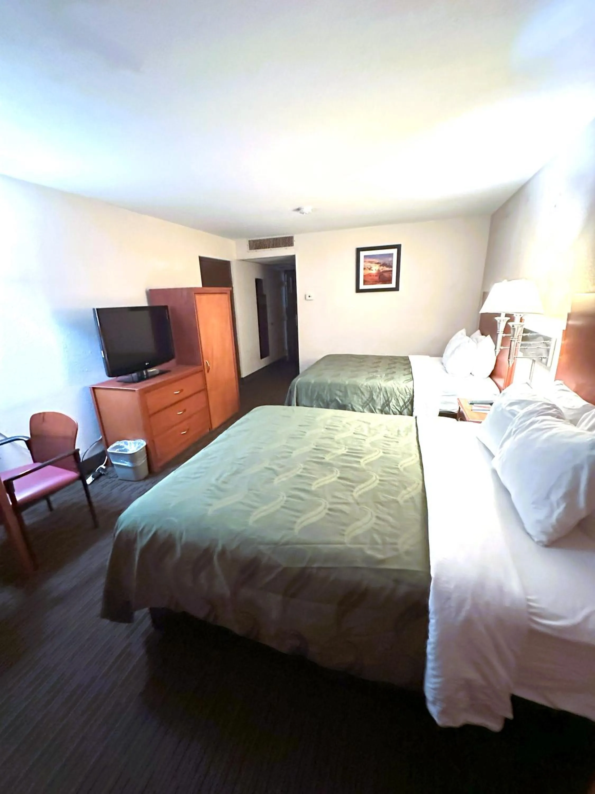 Bed in Quality Inn & Suites Salina West
