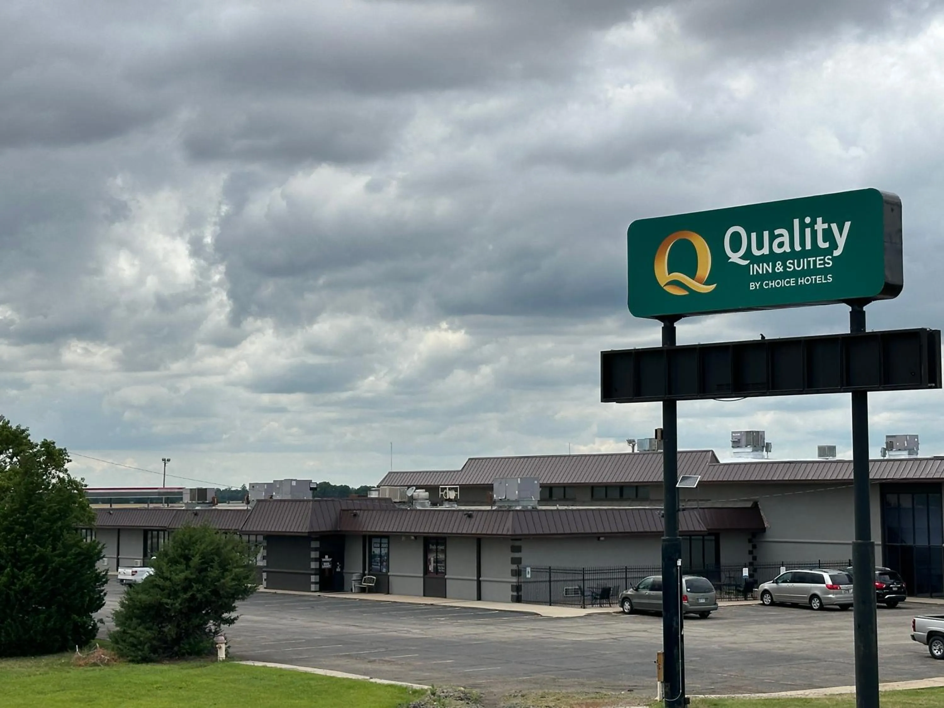 Property building in Quality Inn & Suites Salina West
