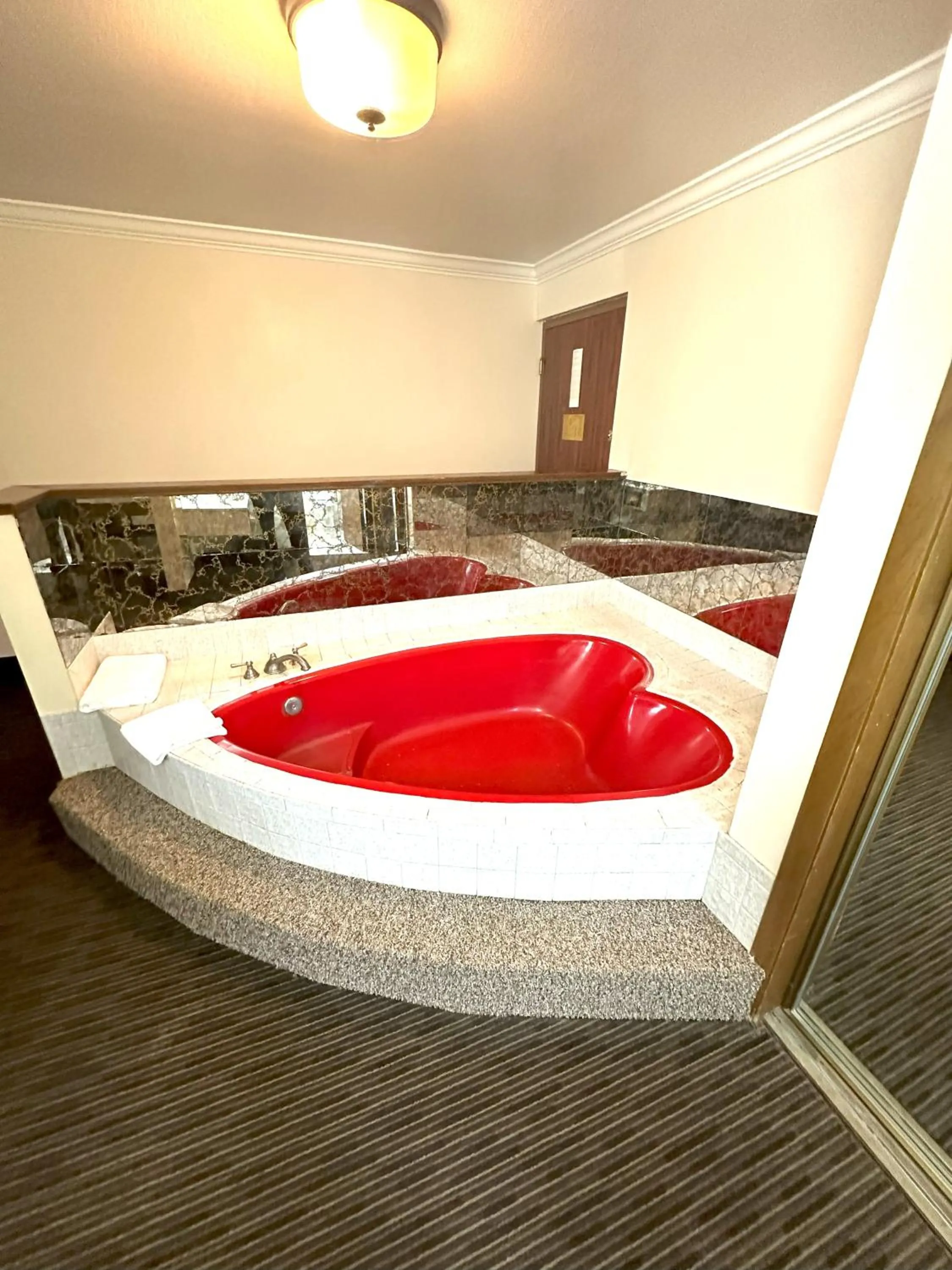 Hot Tub in Quality Inn & Suites Salina West
