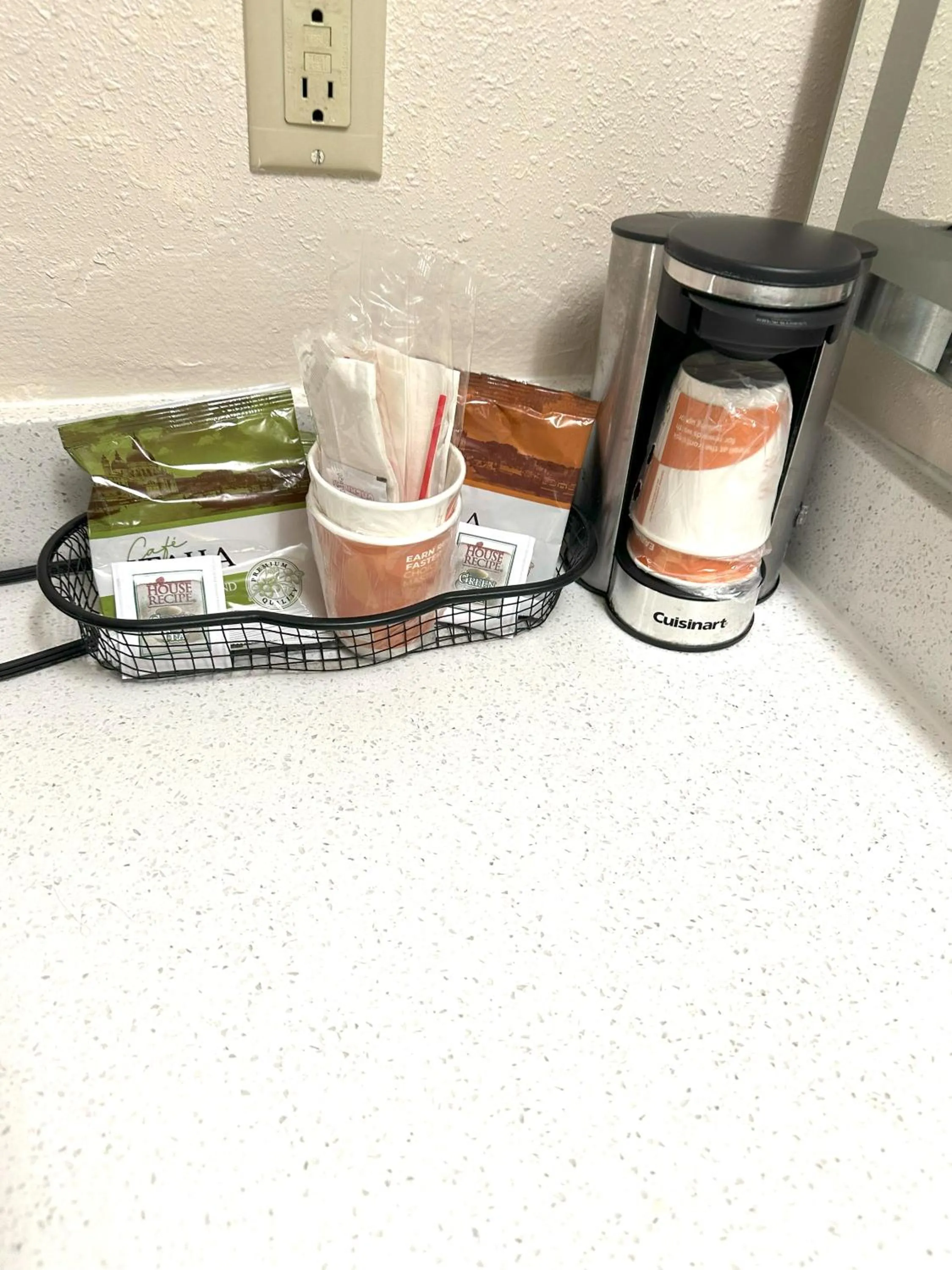 Coffee/tea facilities in Quality Inn & Suites Salina West