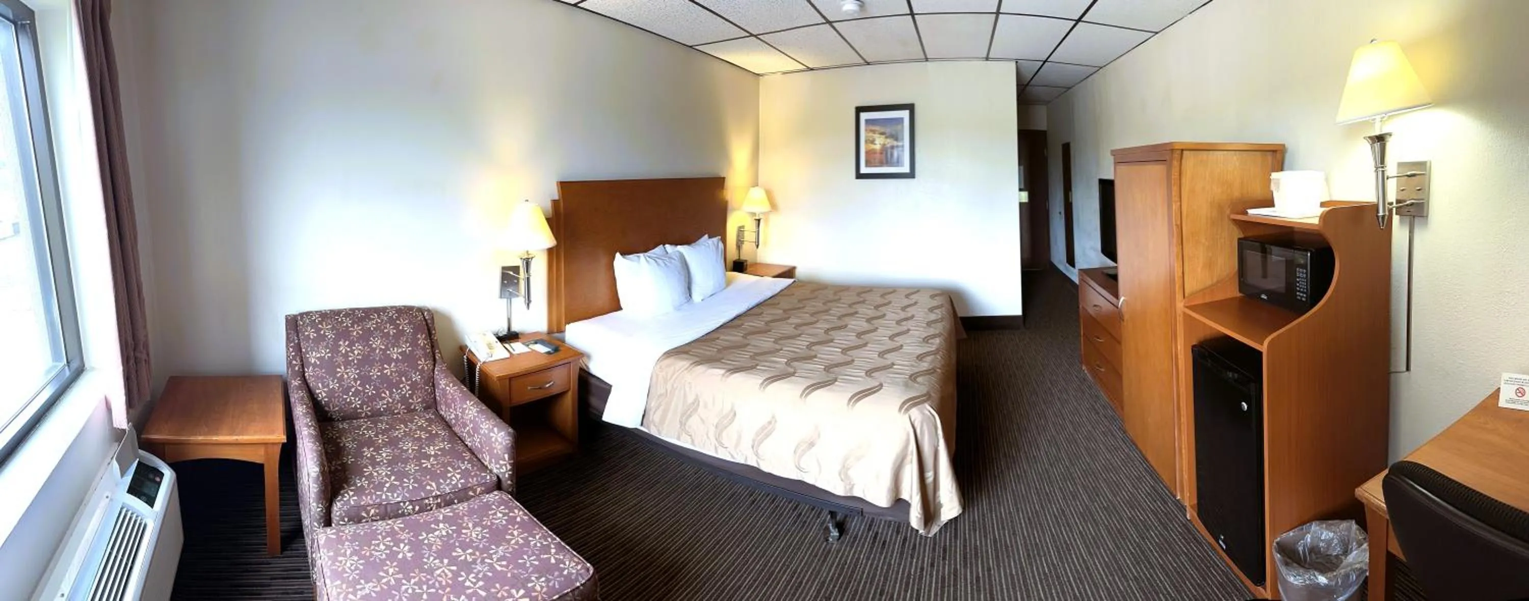 Bed in Quality Inn & Suites Salina West