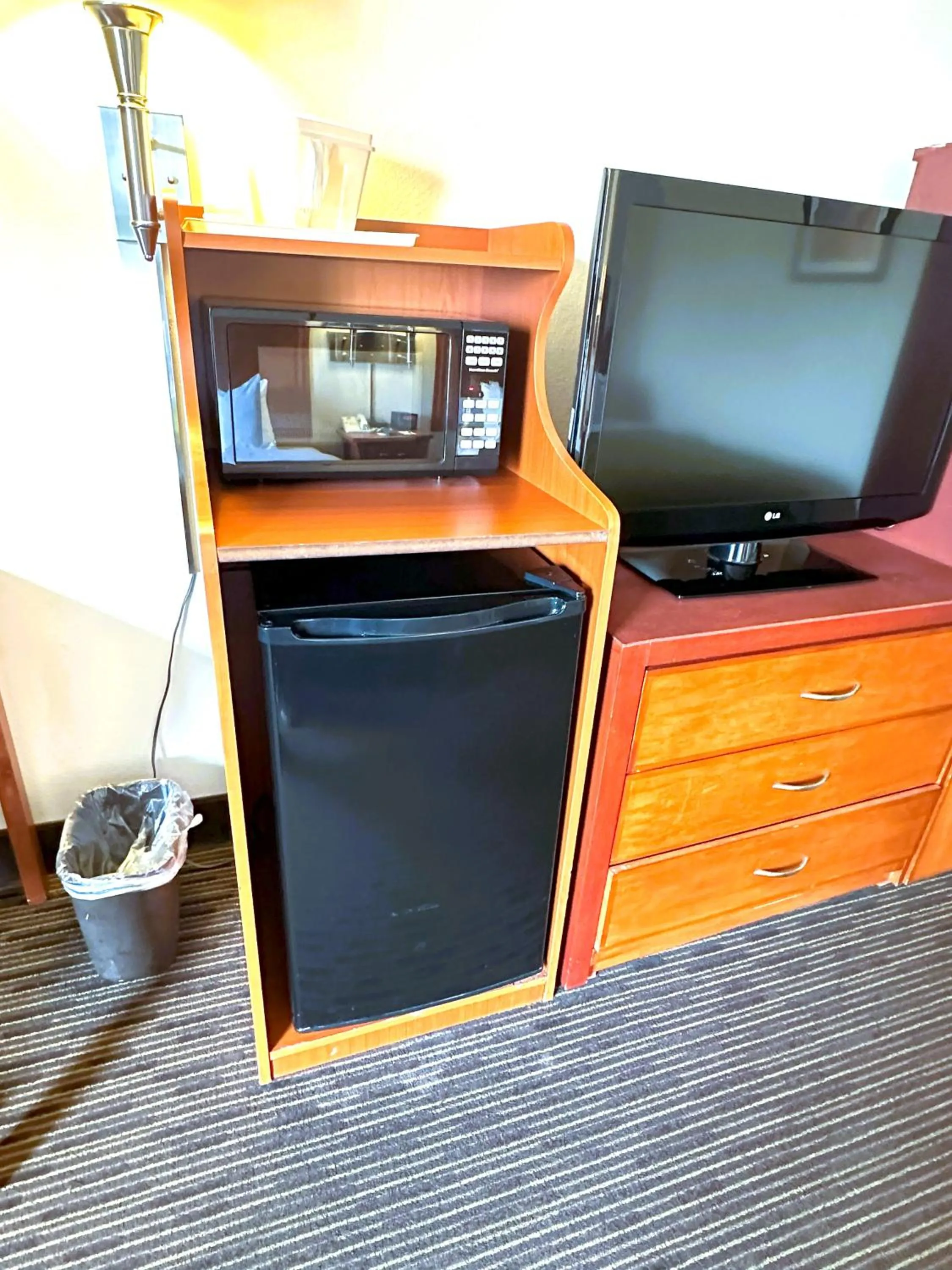 TV and multimedia in Quality Inn & Suites Salina West
