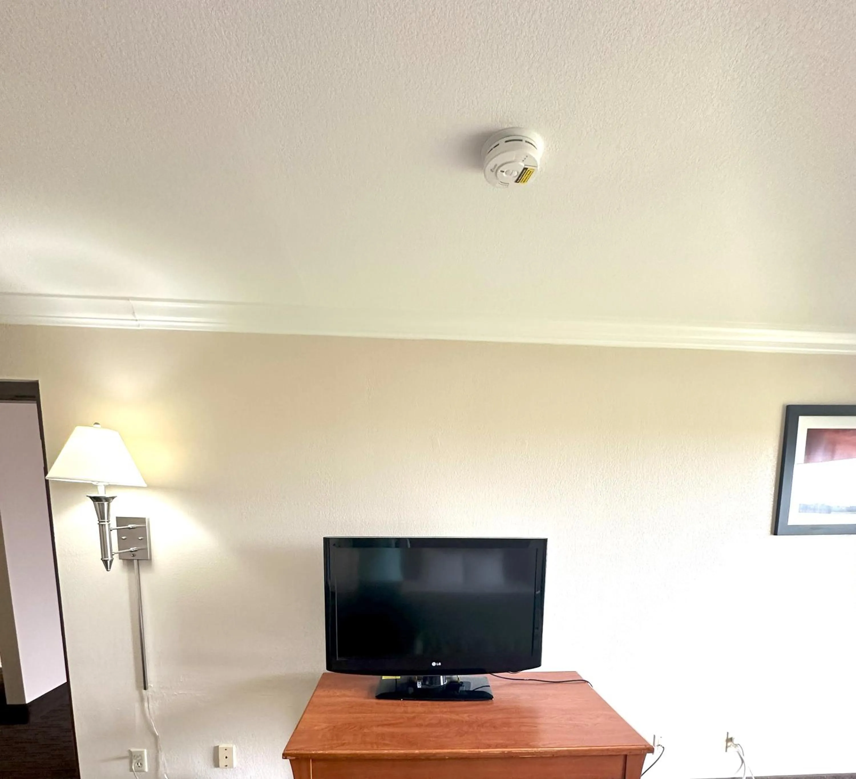 TV and multimedia in Quality Inn & Suites Salina West