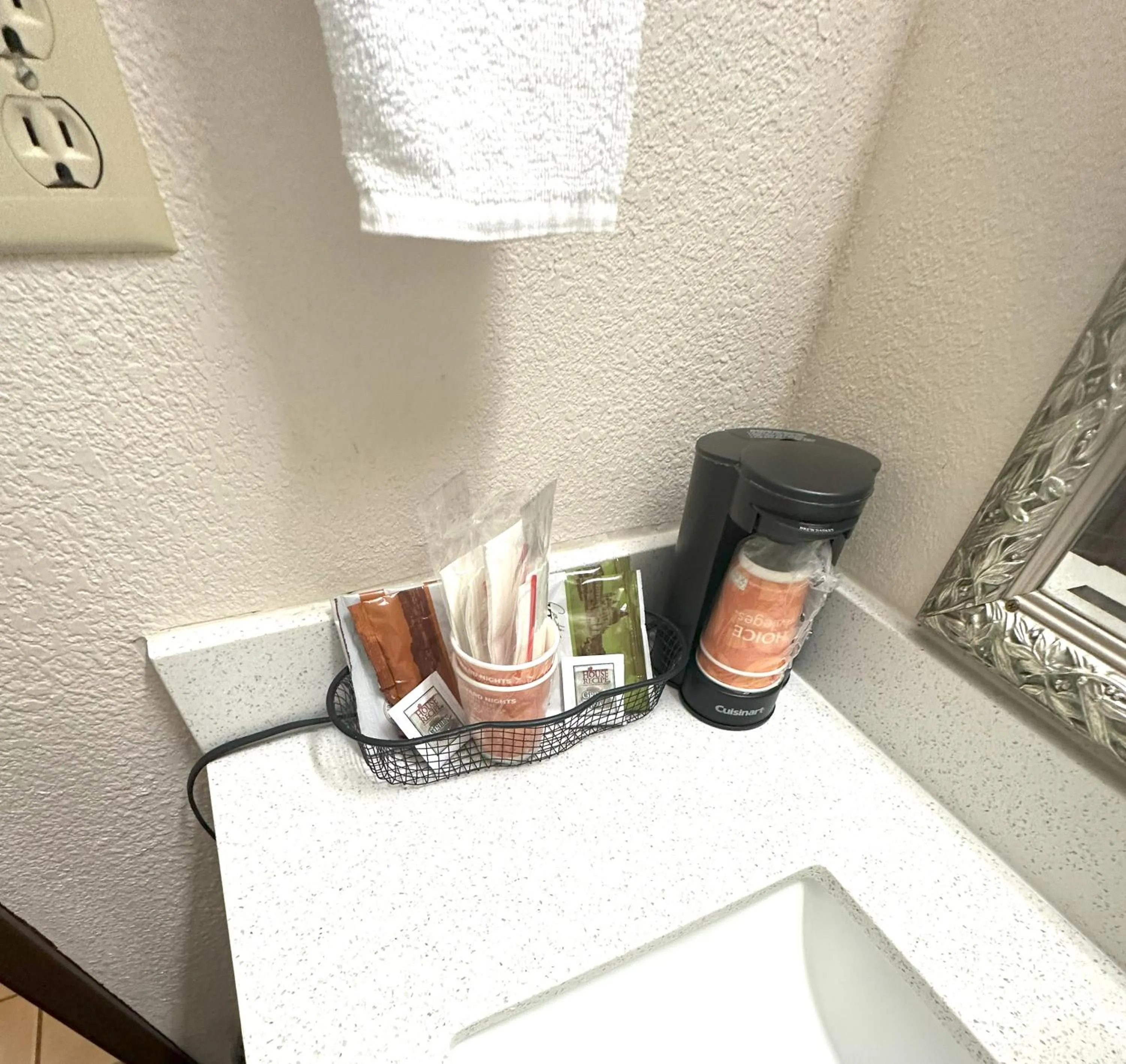 Coffee/tea facilities in Quality Inn & Suites Salina West