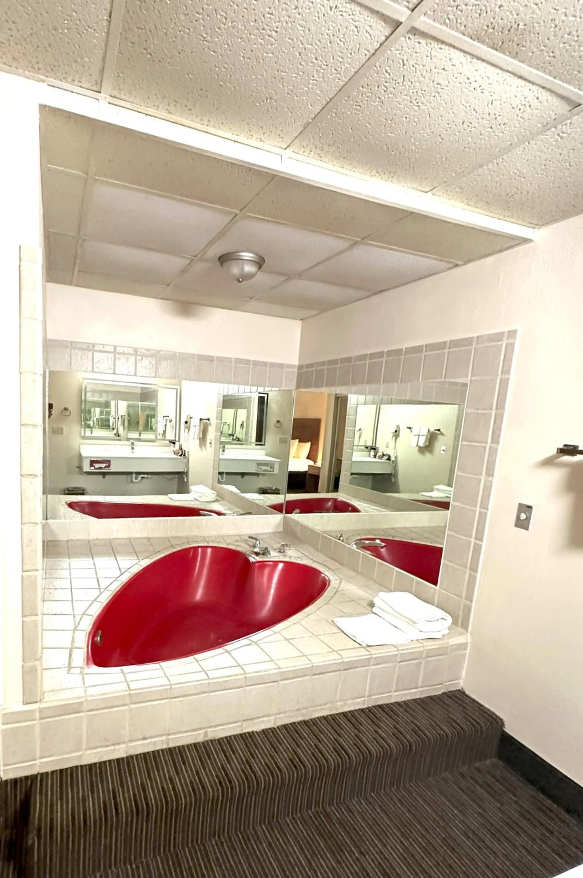 Hot Tub in Quality Inn & Suites Salina West