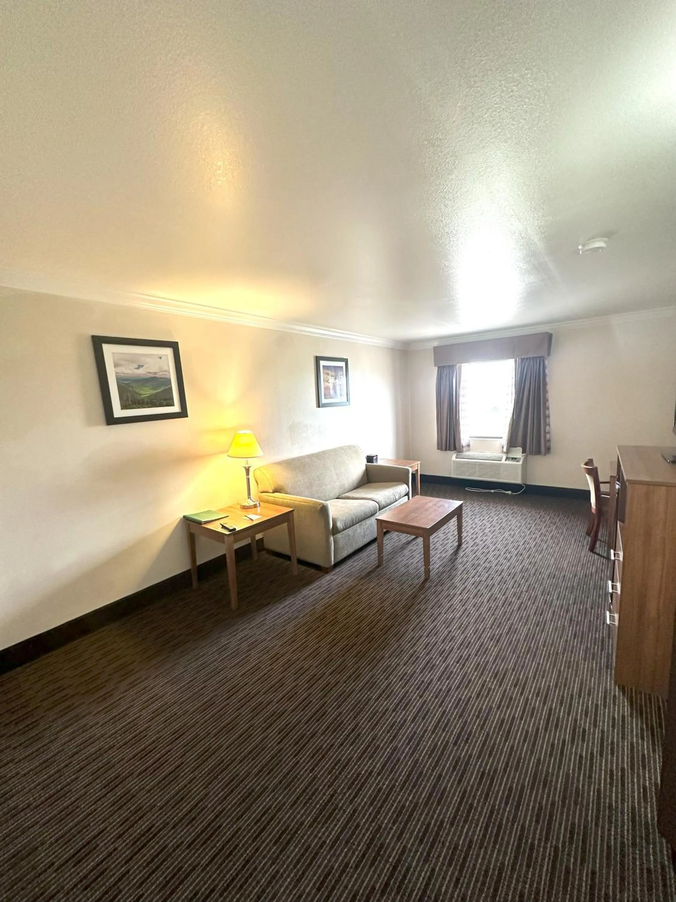 Living room in Quality Inn & Suites Salina West