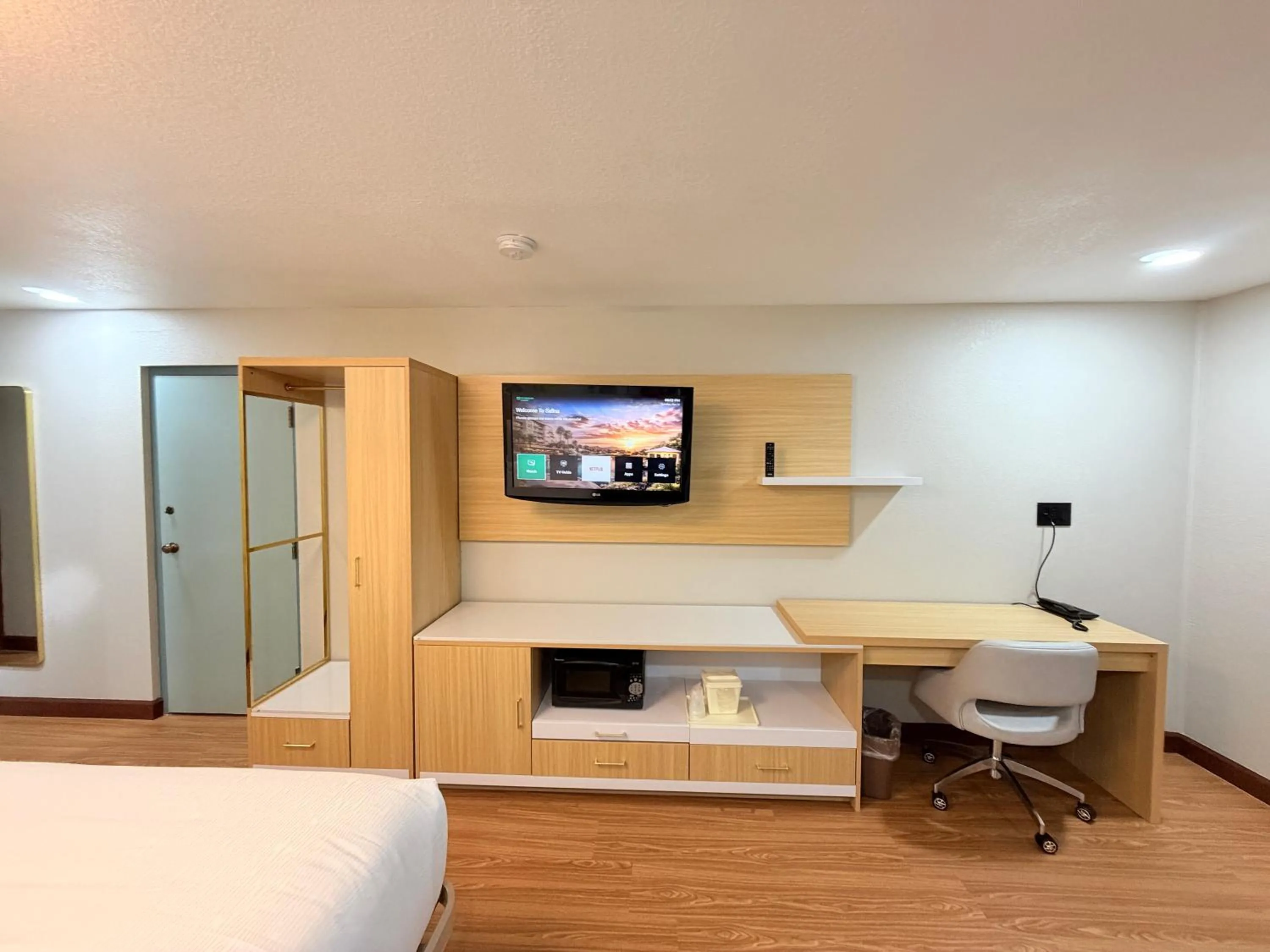 Photo of the whole room, Bed in Wyndham Garden Salina Conference Center