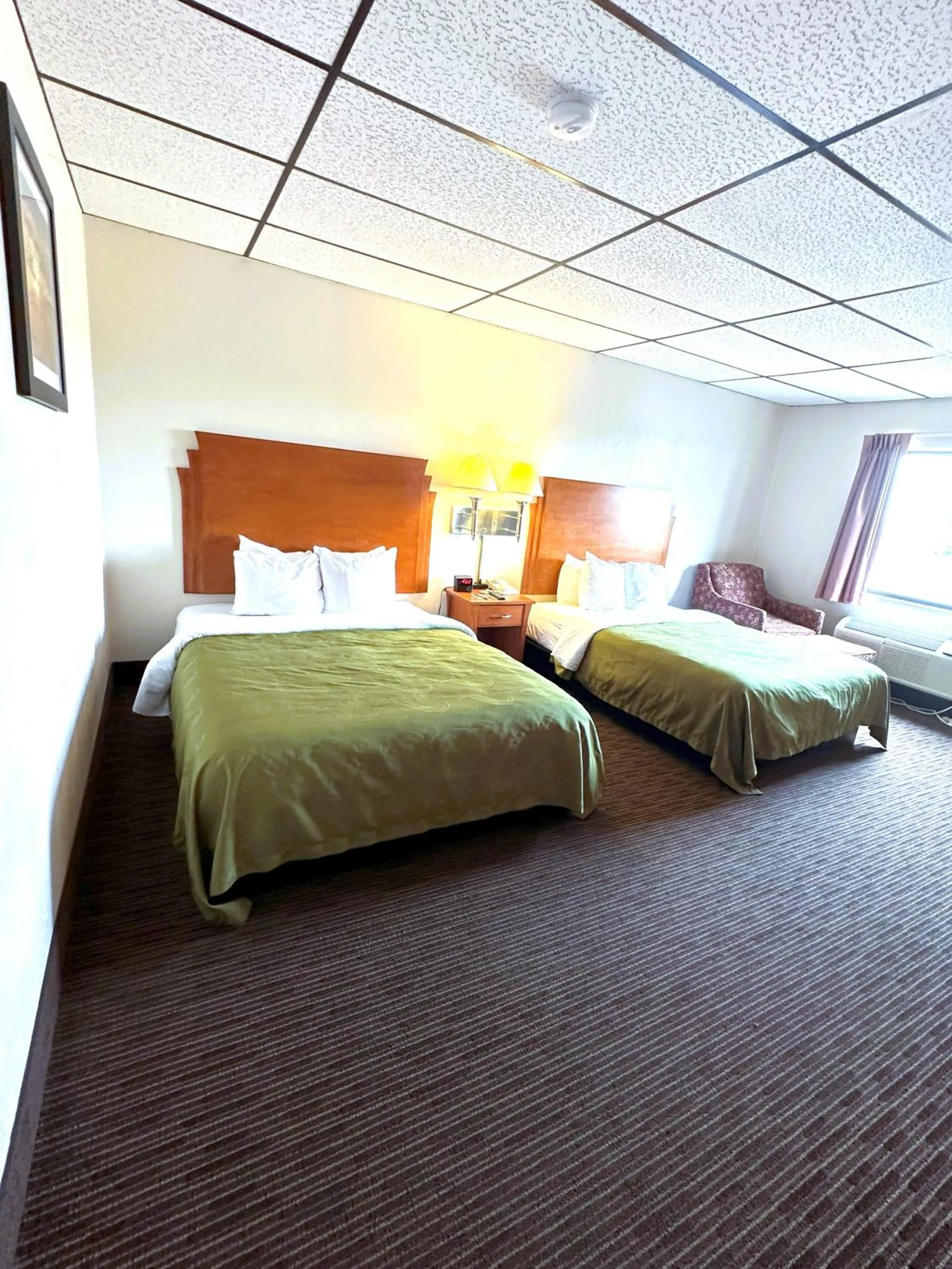Bed in Quality Inn & Suites Salina West