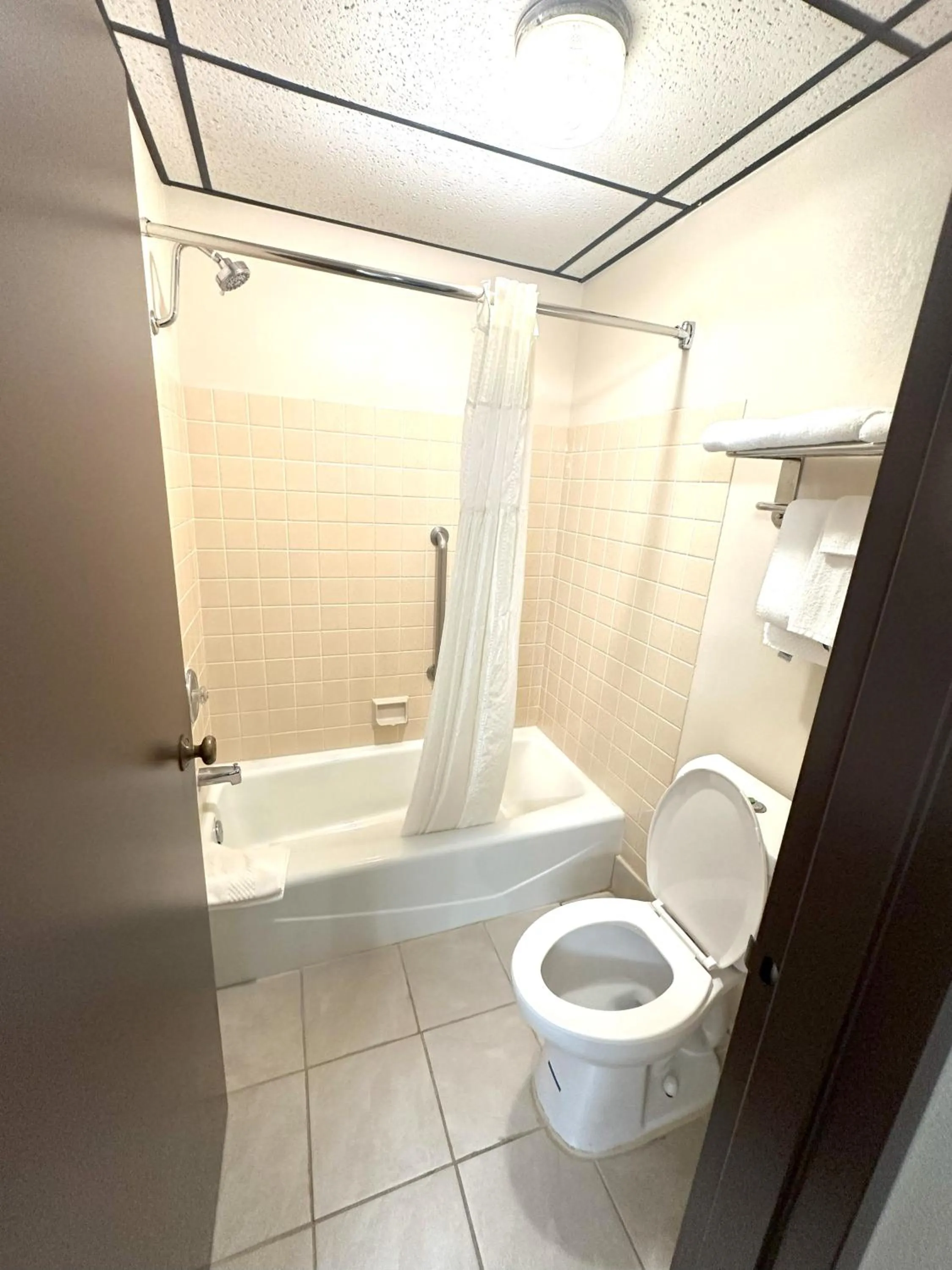 Shower in Quality Inn & Suites Salina West