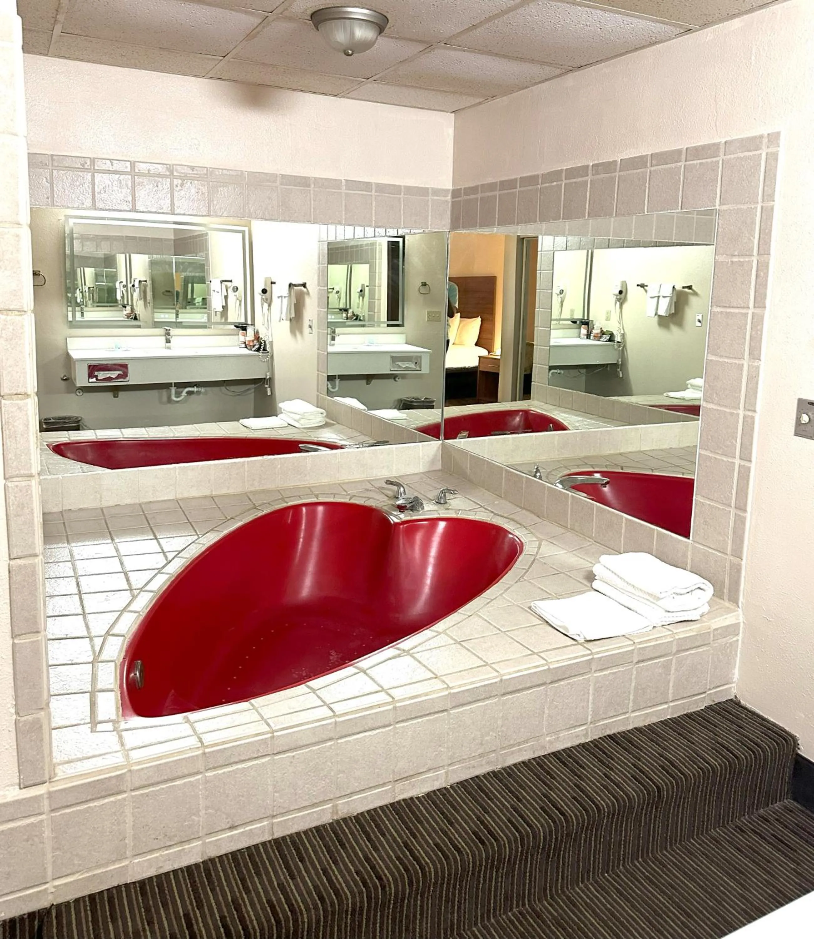 Hot Tub in Quality Inn & Suites Salina West