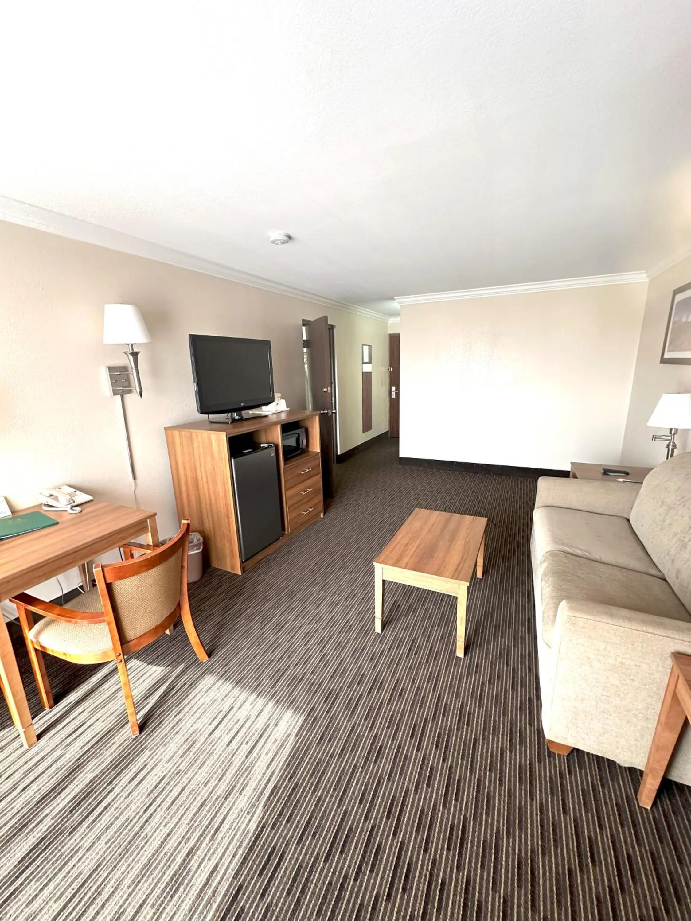 Living room in Quality Inn & Suites Salina West