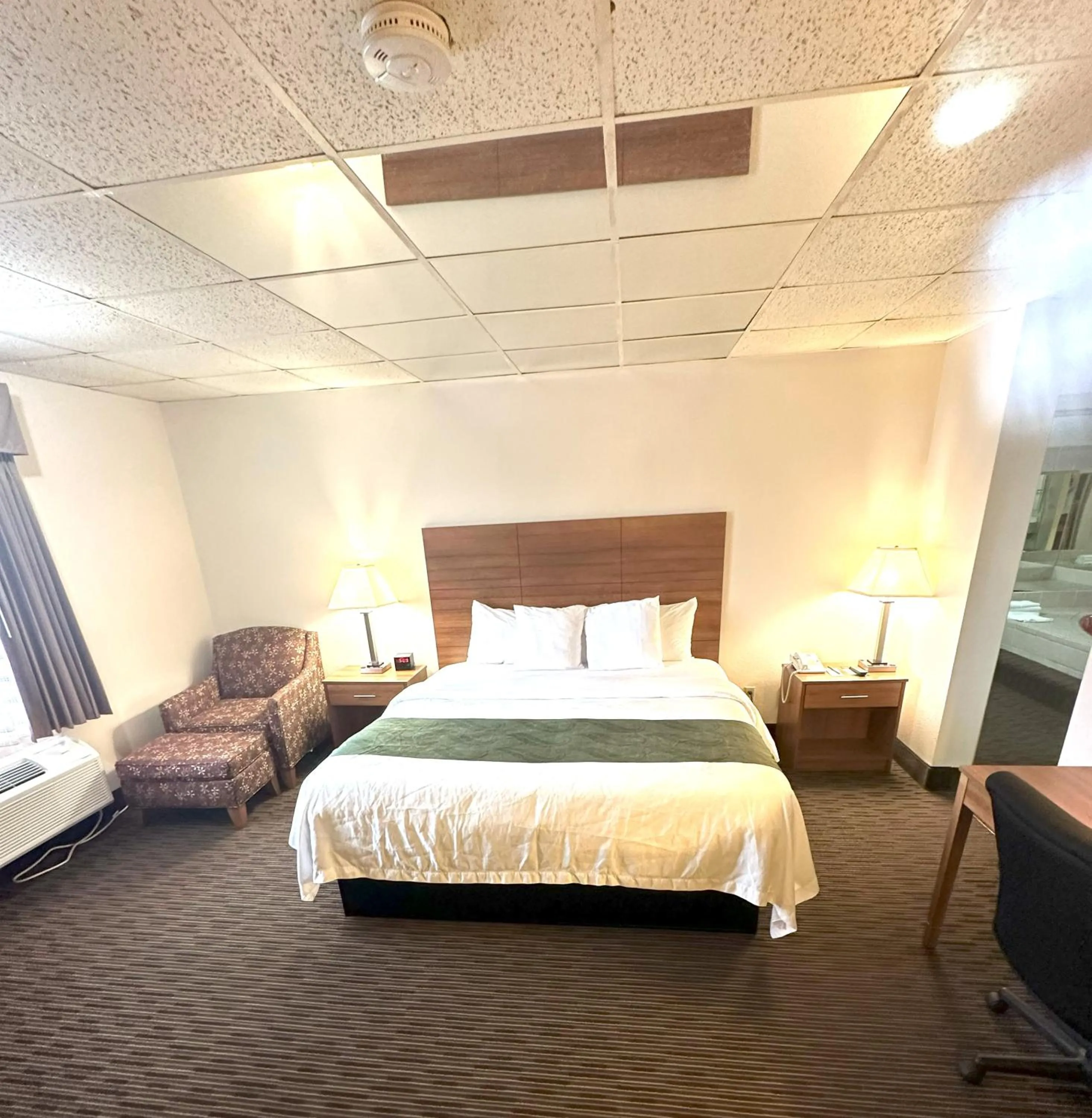 Bed in Quality Inn & Suites Salina West