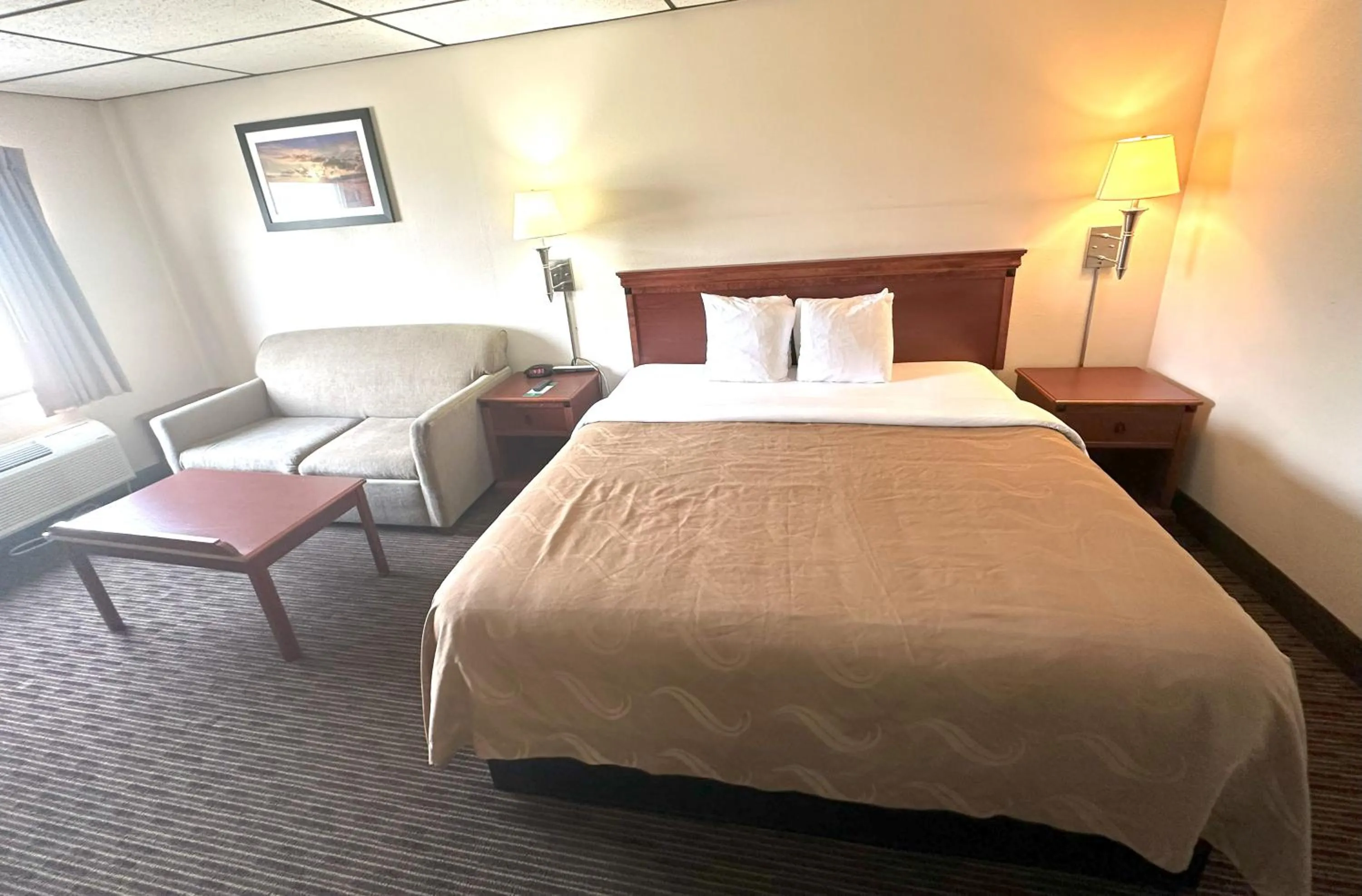 Bed in Quality Inn & Suites Salina West